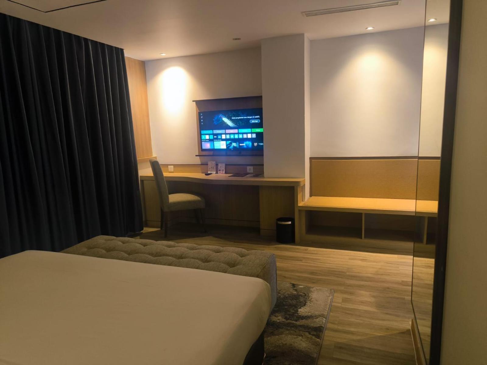 Deluxe King Room