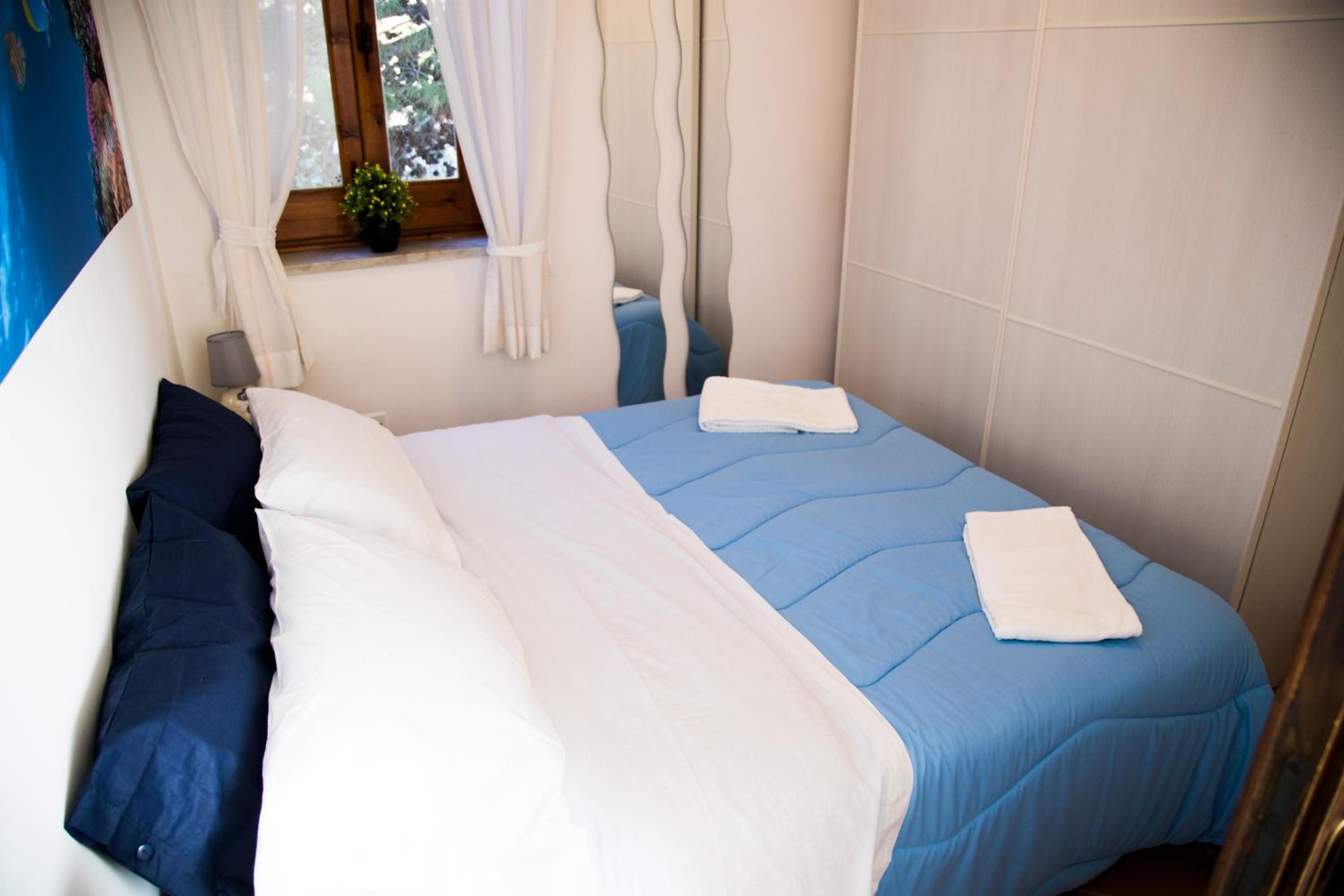 One-Bedroom House - Photo 1