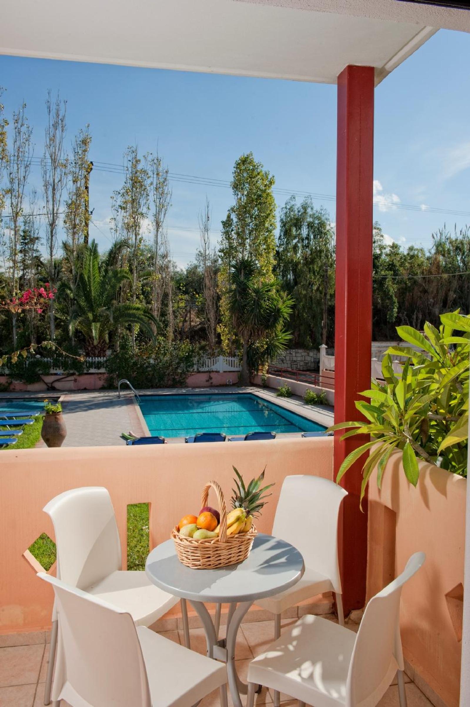 Deluxe One-Bedroom Apartment with Pool View photo 3
