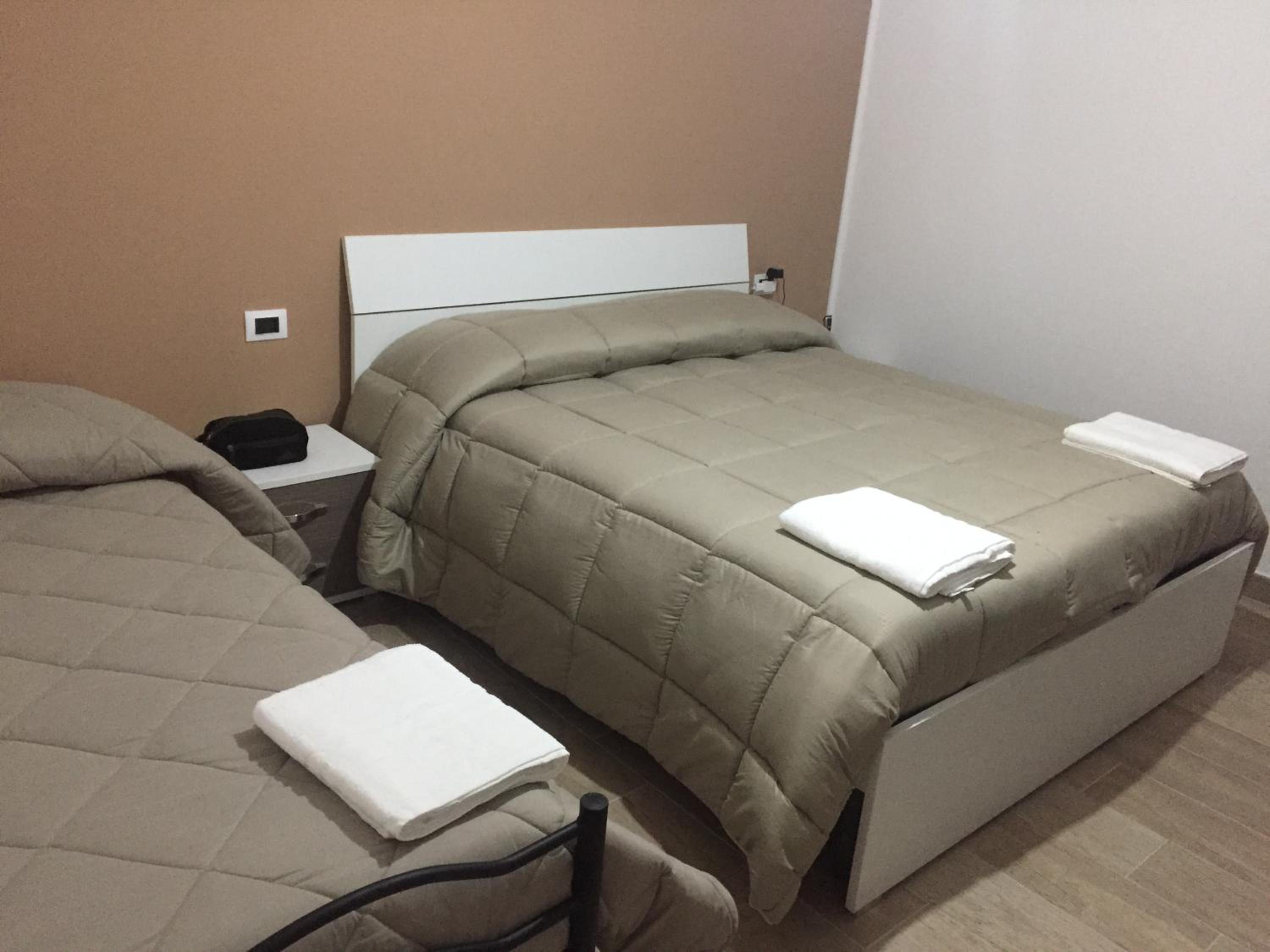 Family Room with Private Bathroom - Photo 3