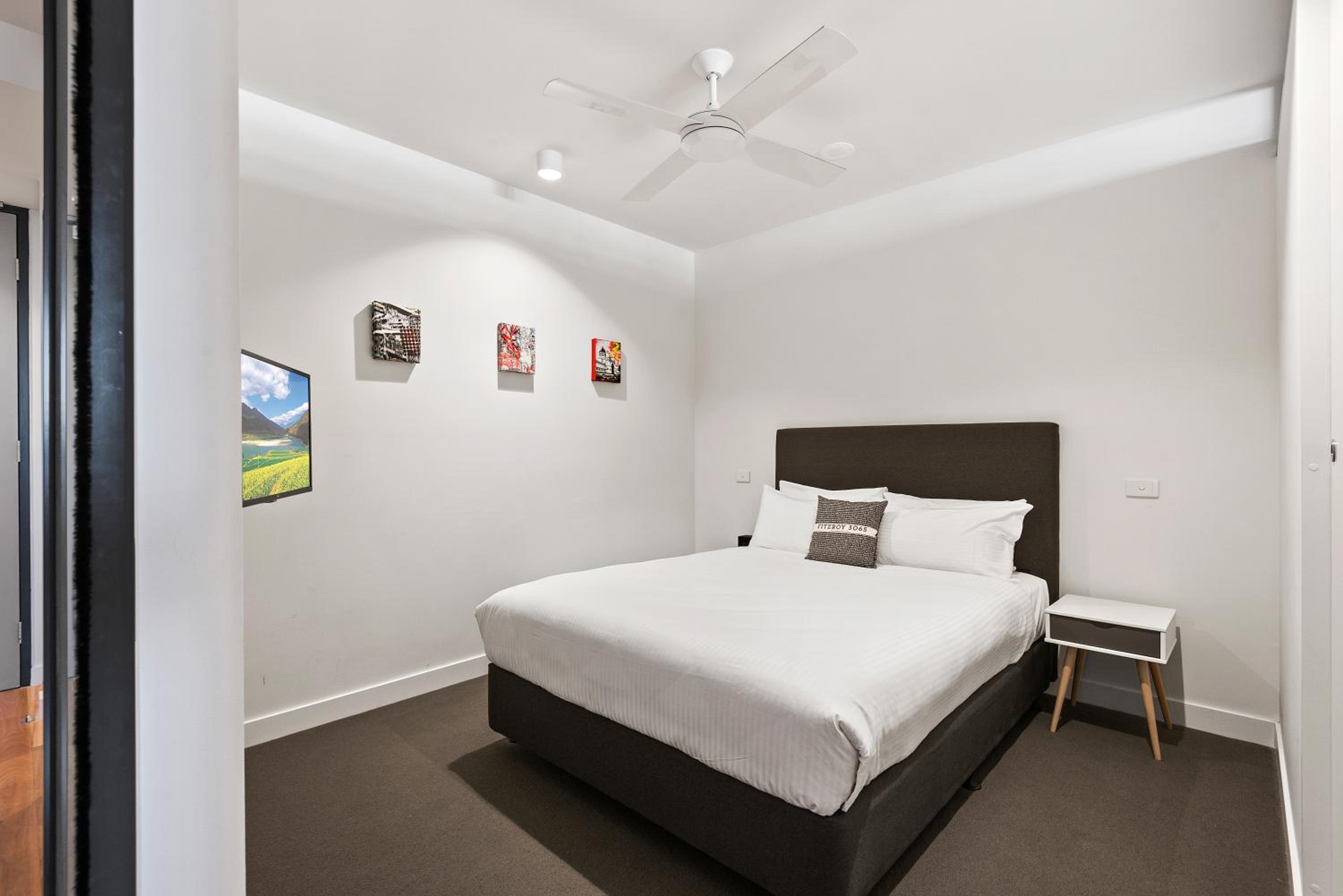 One-Bedroom Apartment thumbnail 6