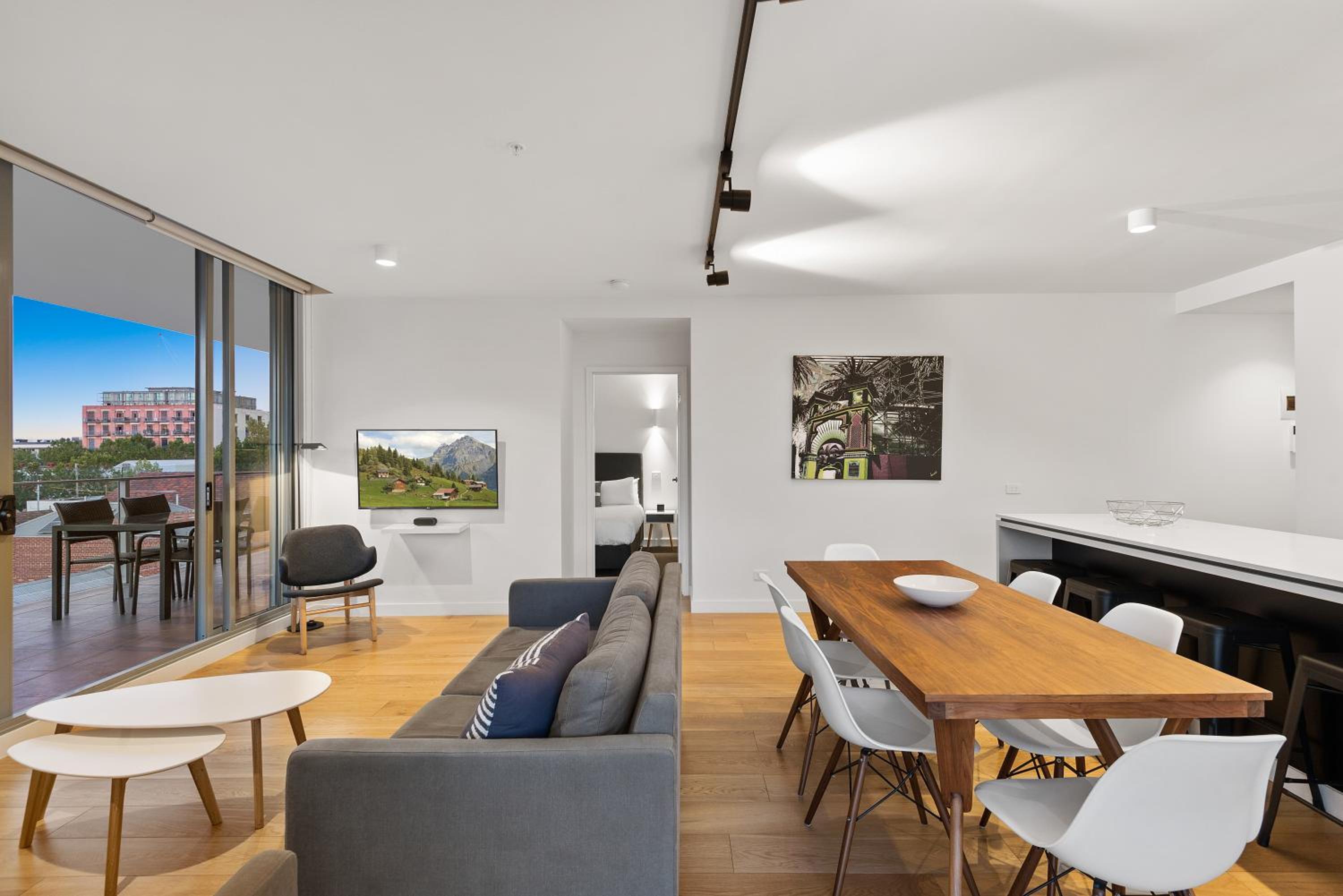 Deluxe Two-Bedroom Apartment with City View thumbnail 6