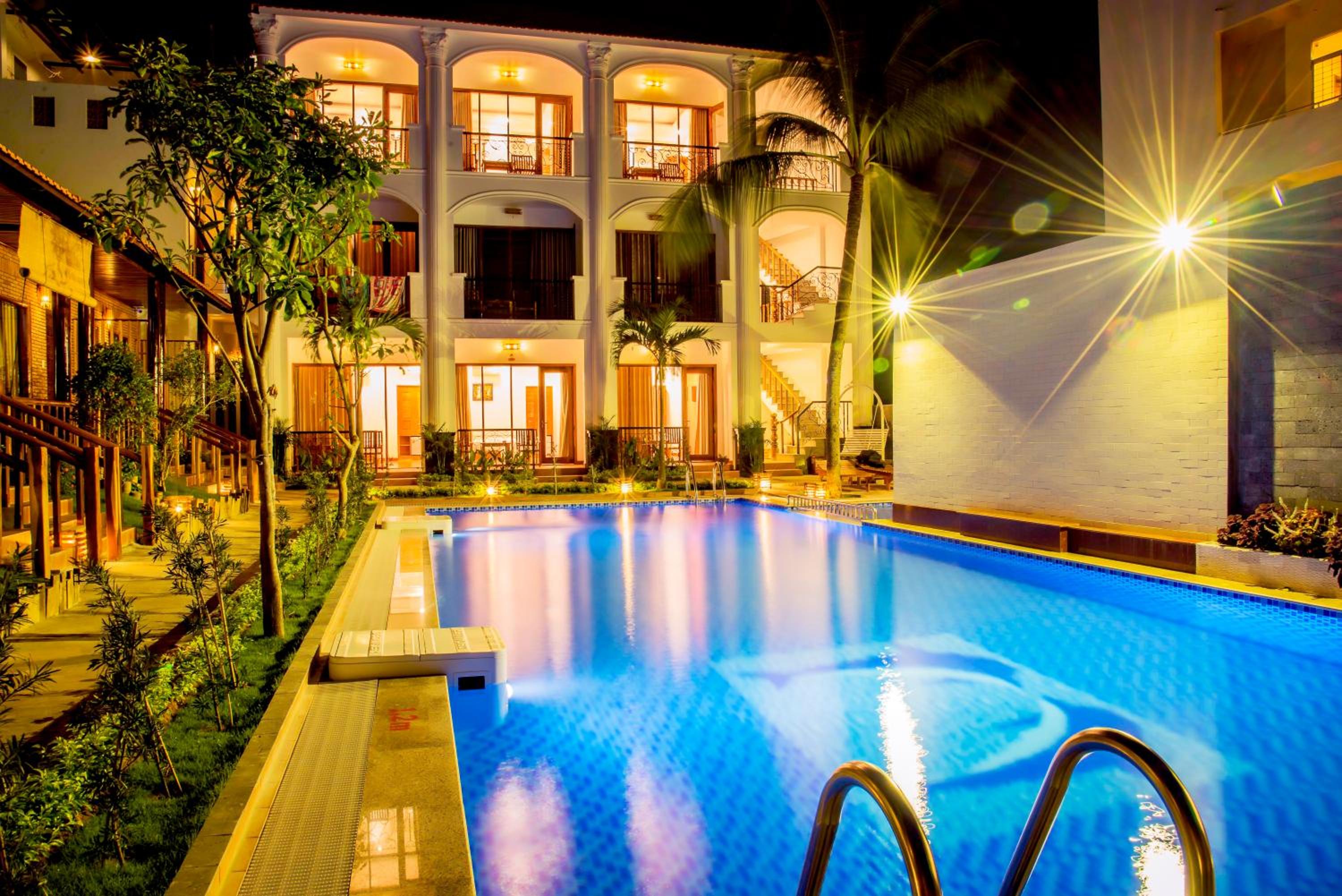 Deluxe Triple Room with Pool View