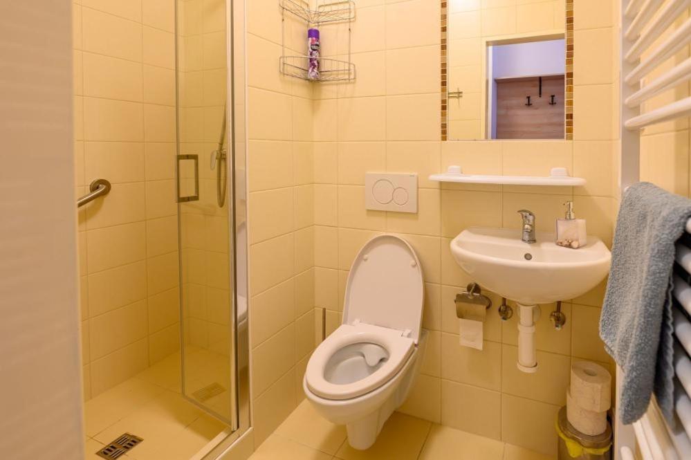 Economy Triple Room