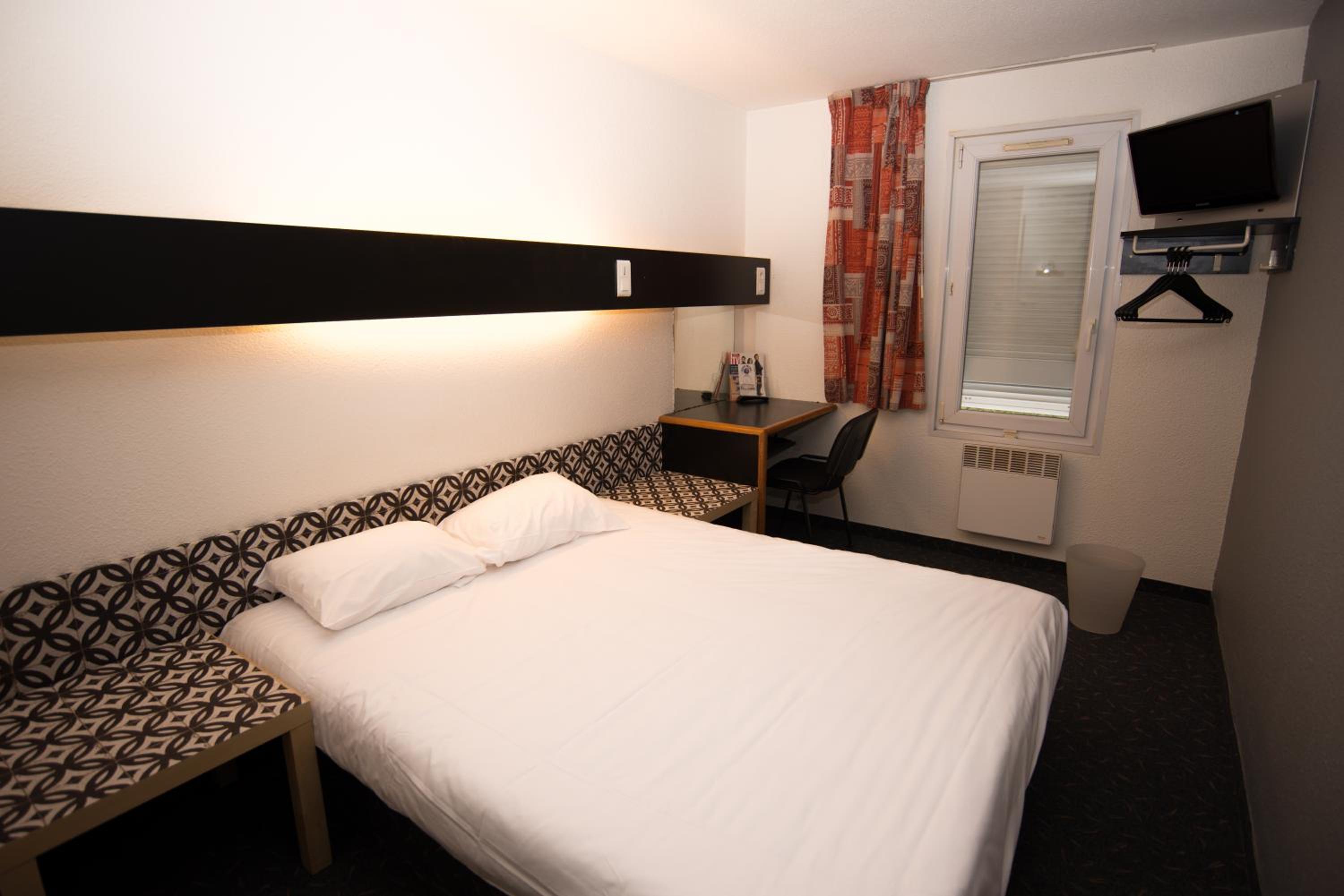 Double Room - Photo 8
