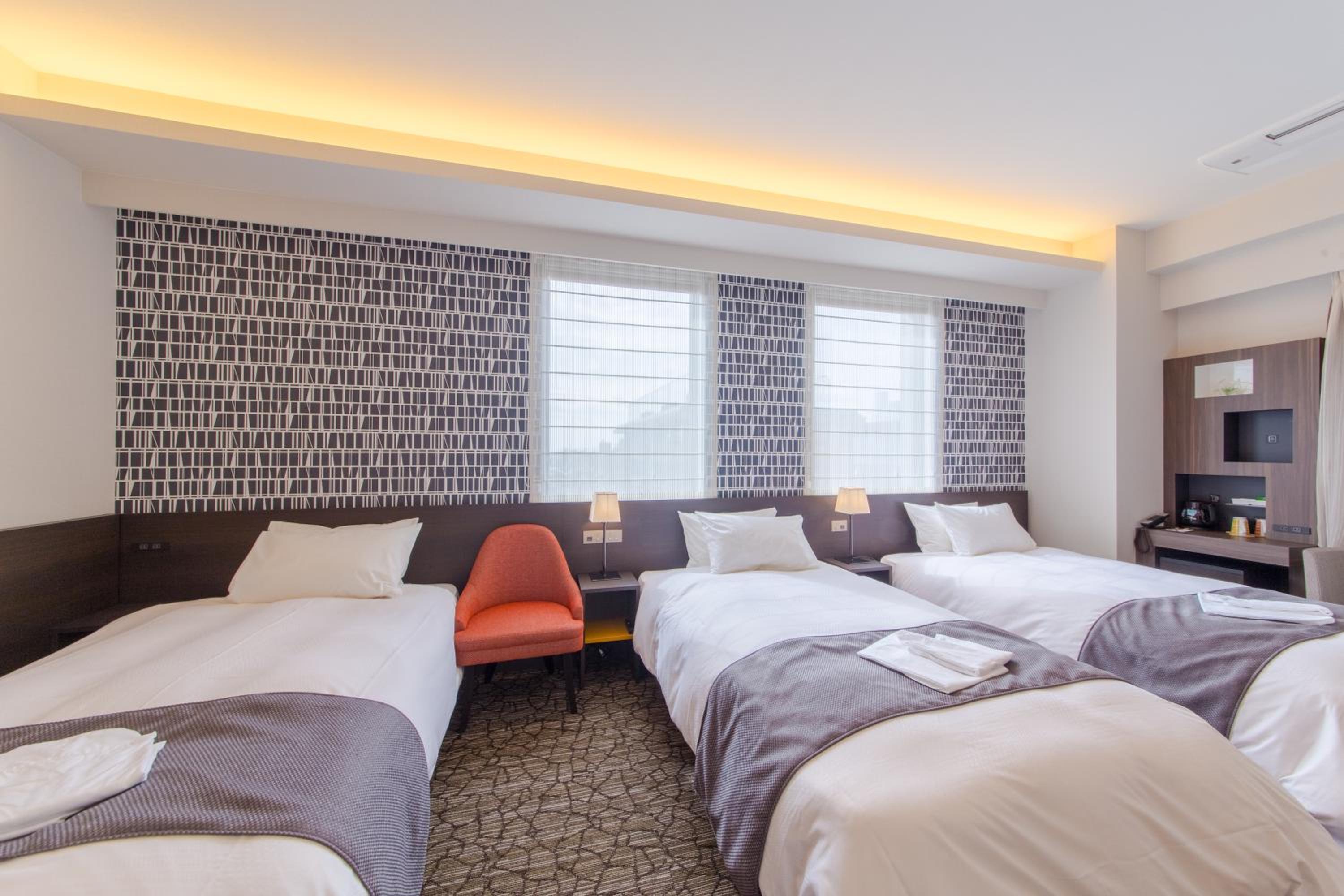 Triple Room thumbnail 6