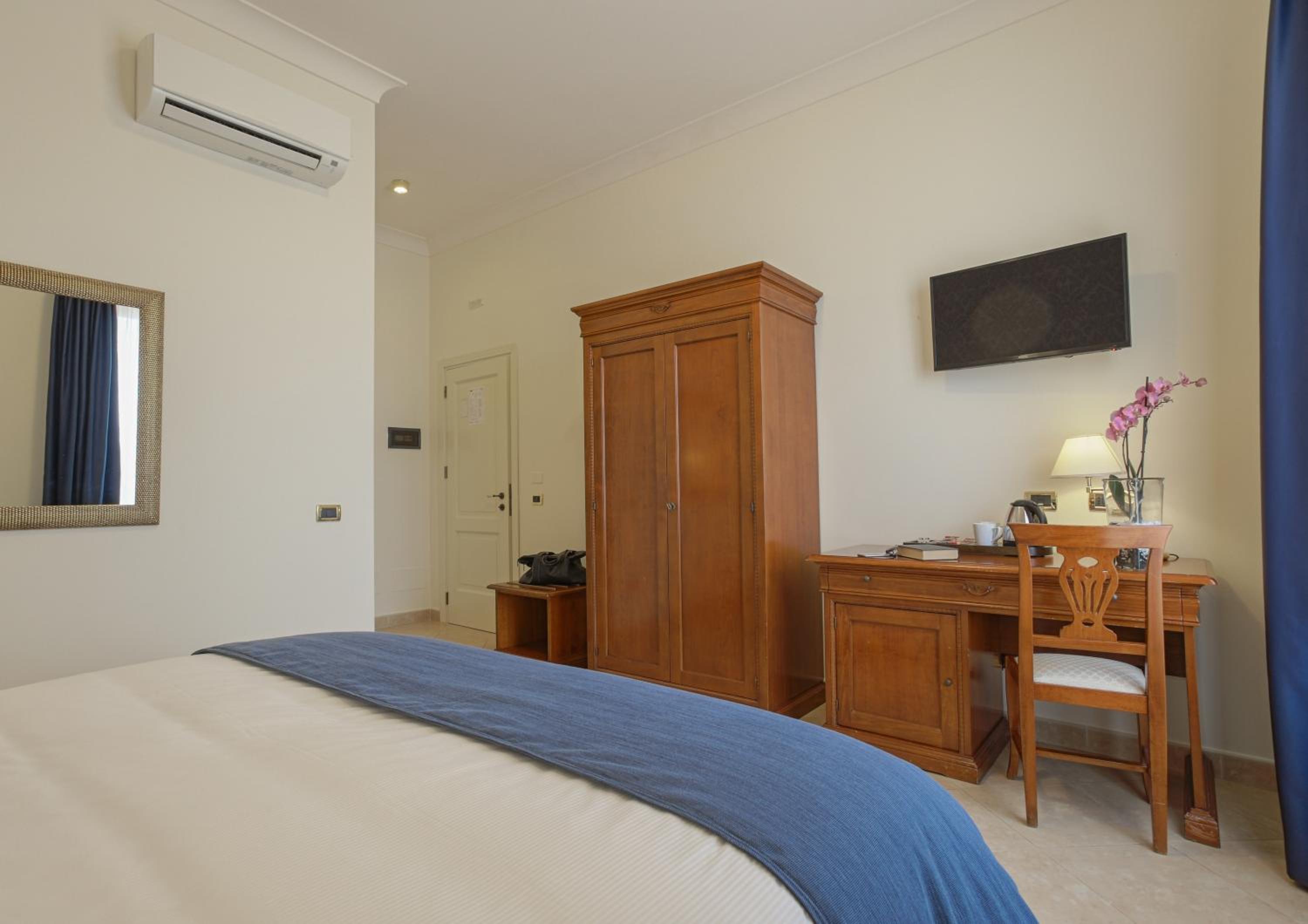 Superior Double or Twin Room - Photo 14