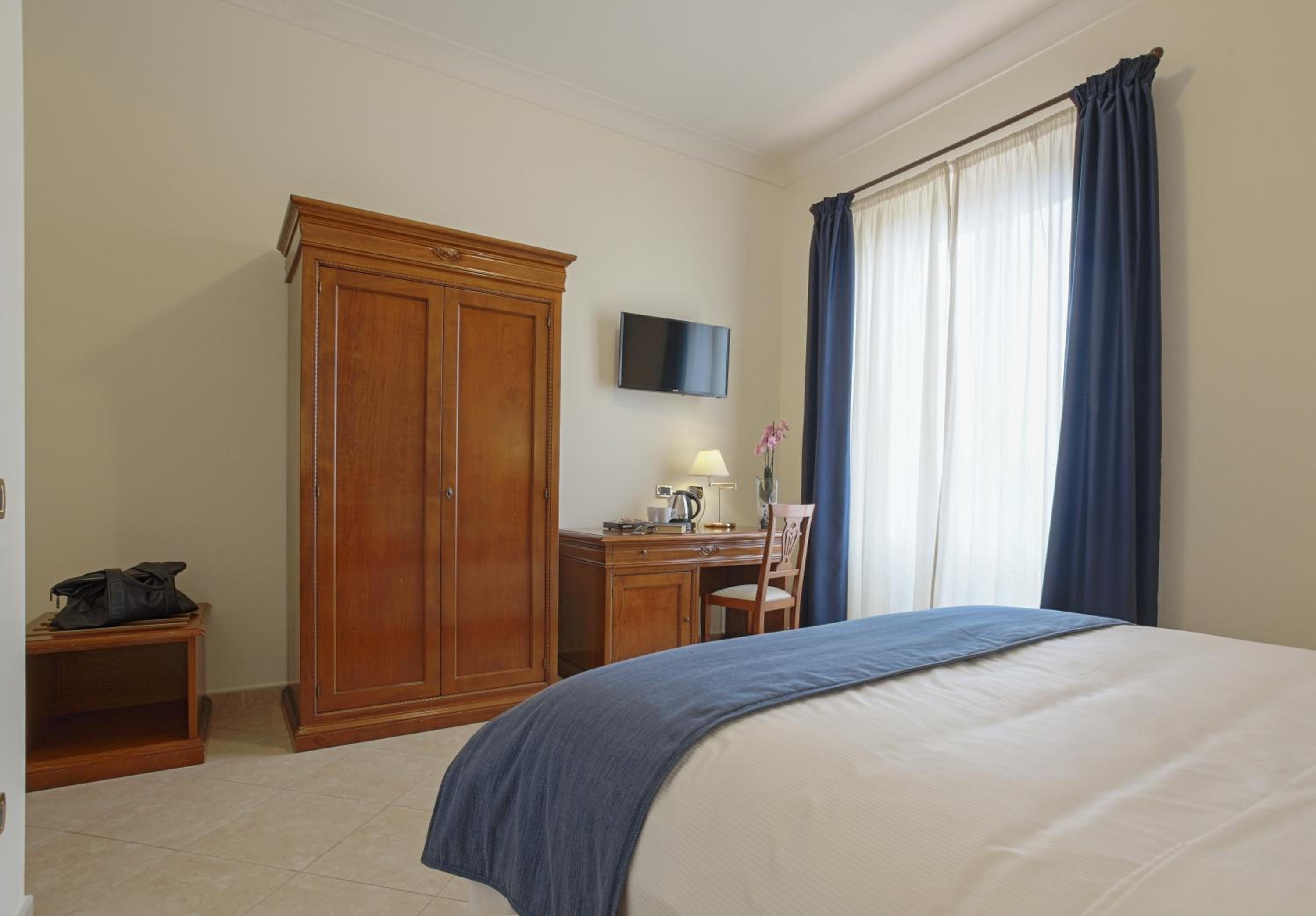 Superior Double or Twin Room - Photo 8