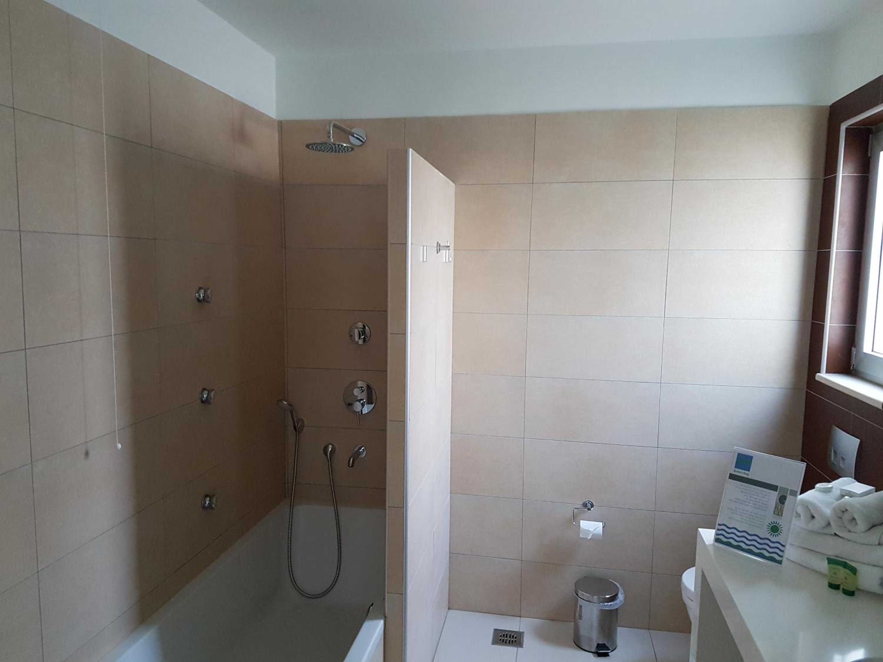 Suite with  Spa Bath and Sea View - Photo 3