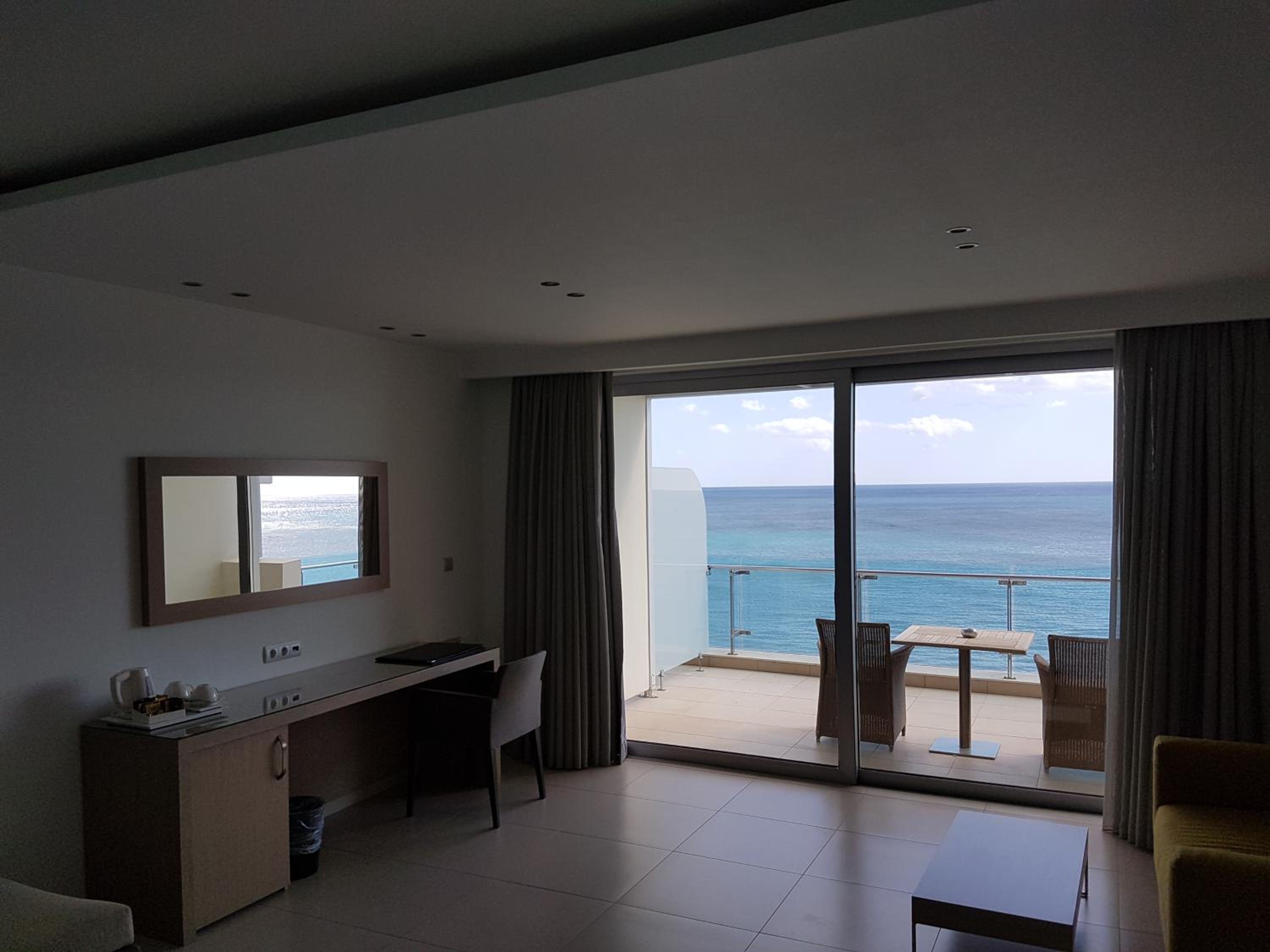 Suite with Sea View - Photo 2