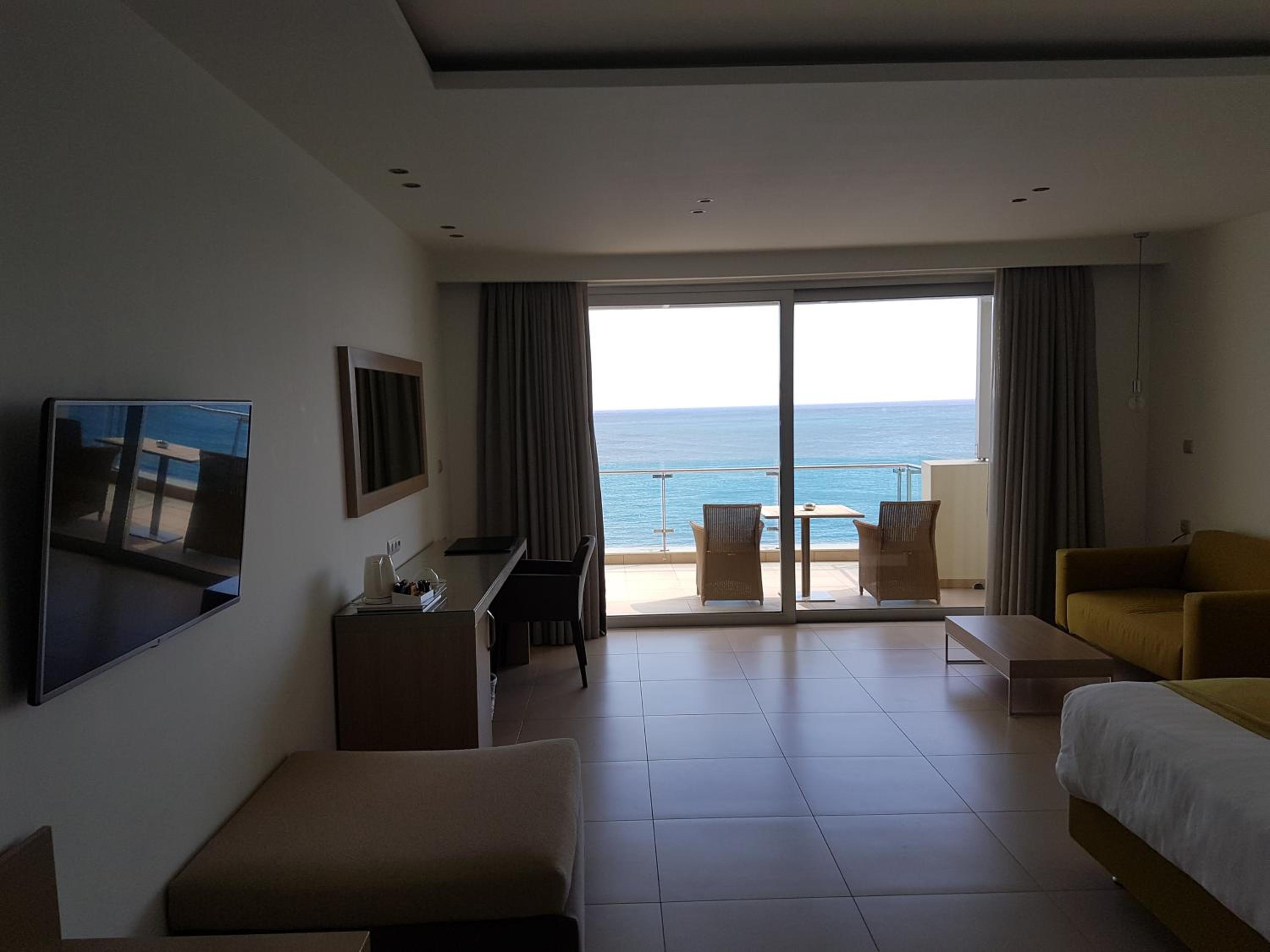 Suite with Sea View - Photo 4