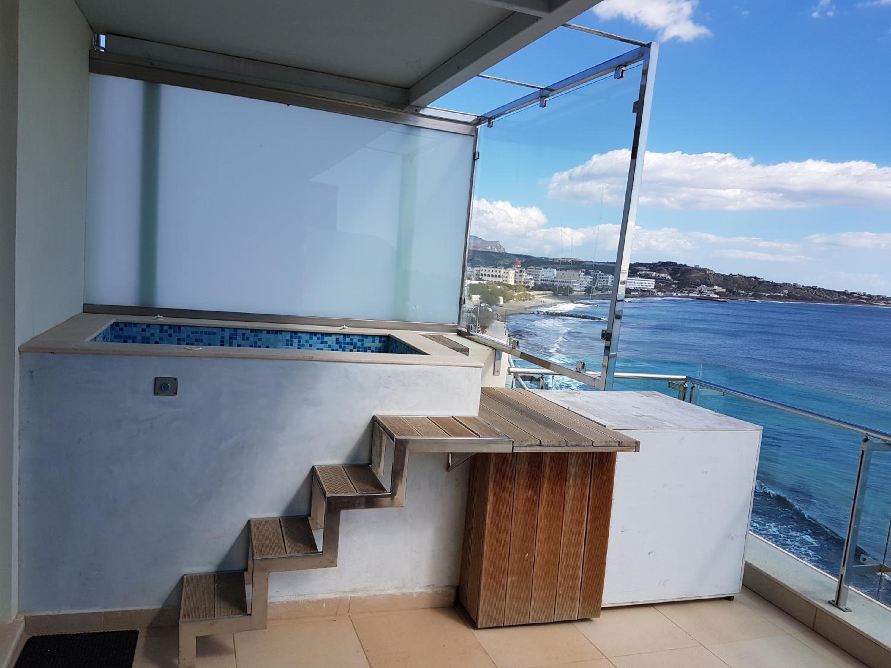 Suite with  Spa Bath and Sea View - Photo 13