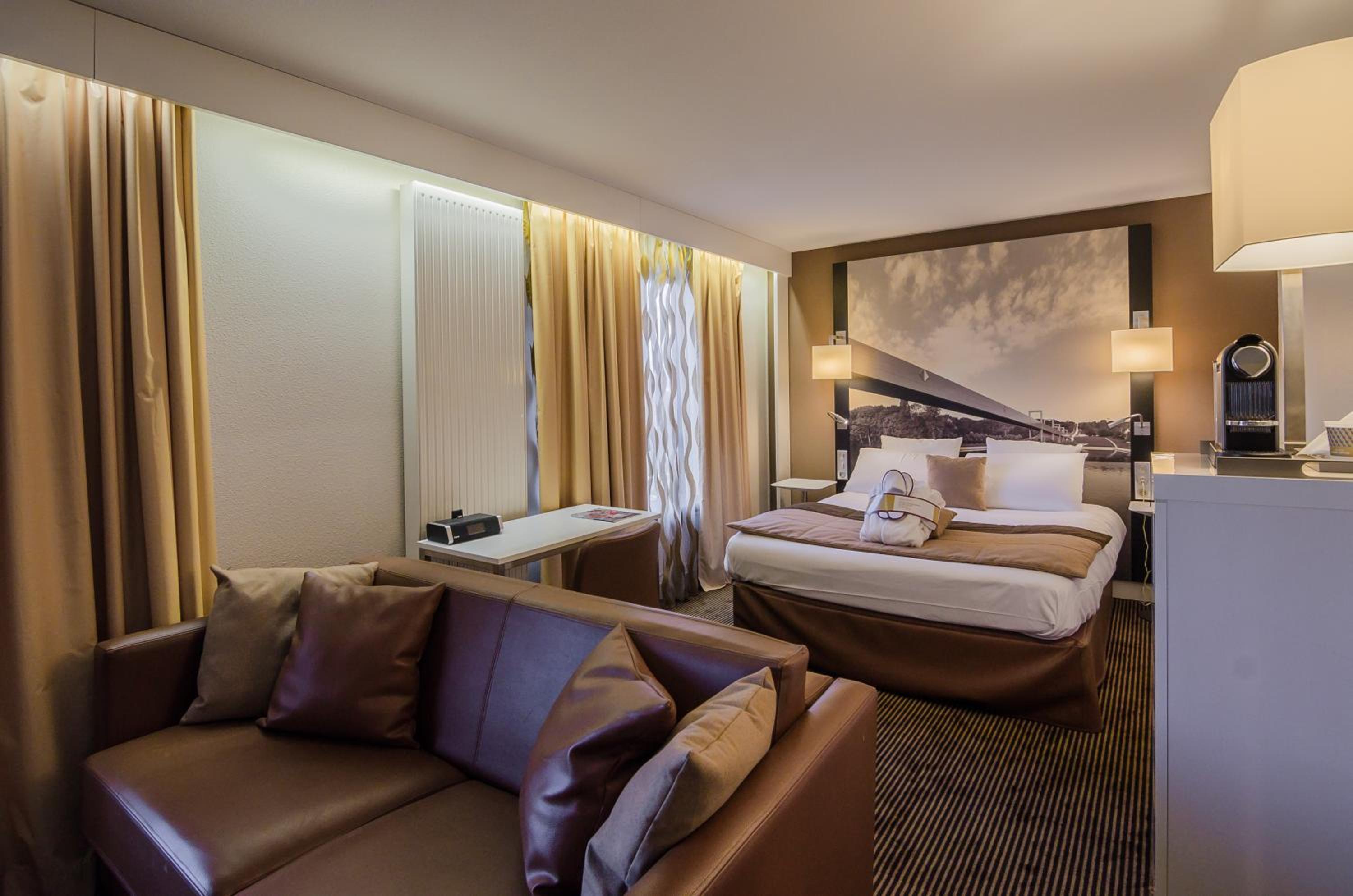 Privilege Double Room with Sofa Bed - Photo 12