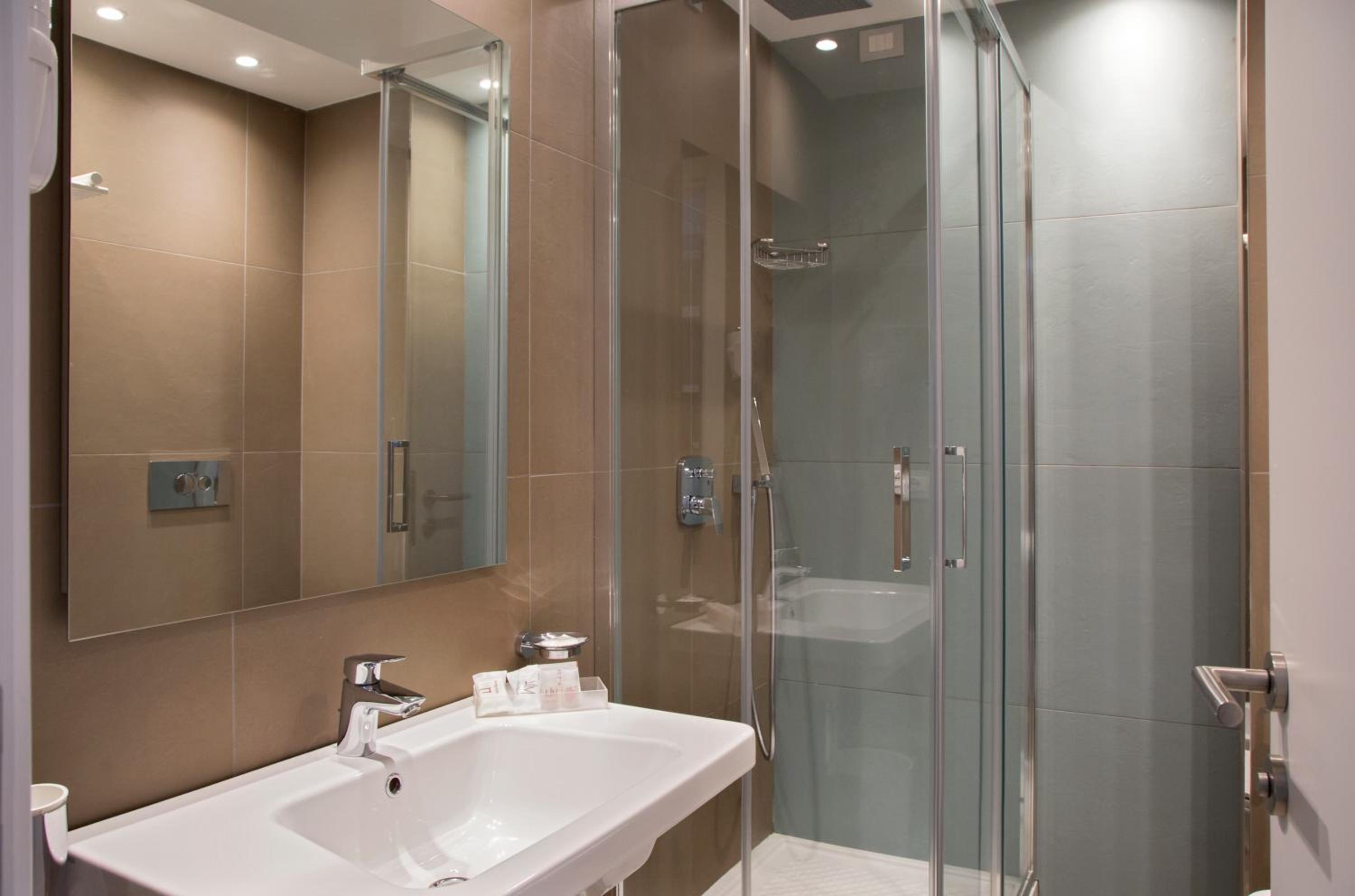 Double Room with Sea View - Photo 5