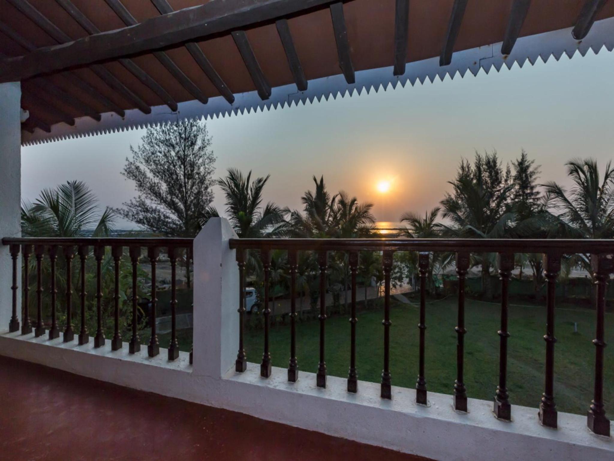Villa with Sea View - Photo 37
