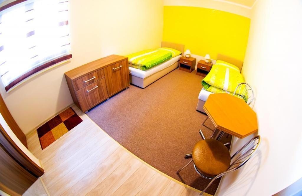Standard Twin Room - Photo 1
