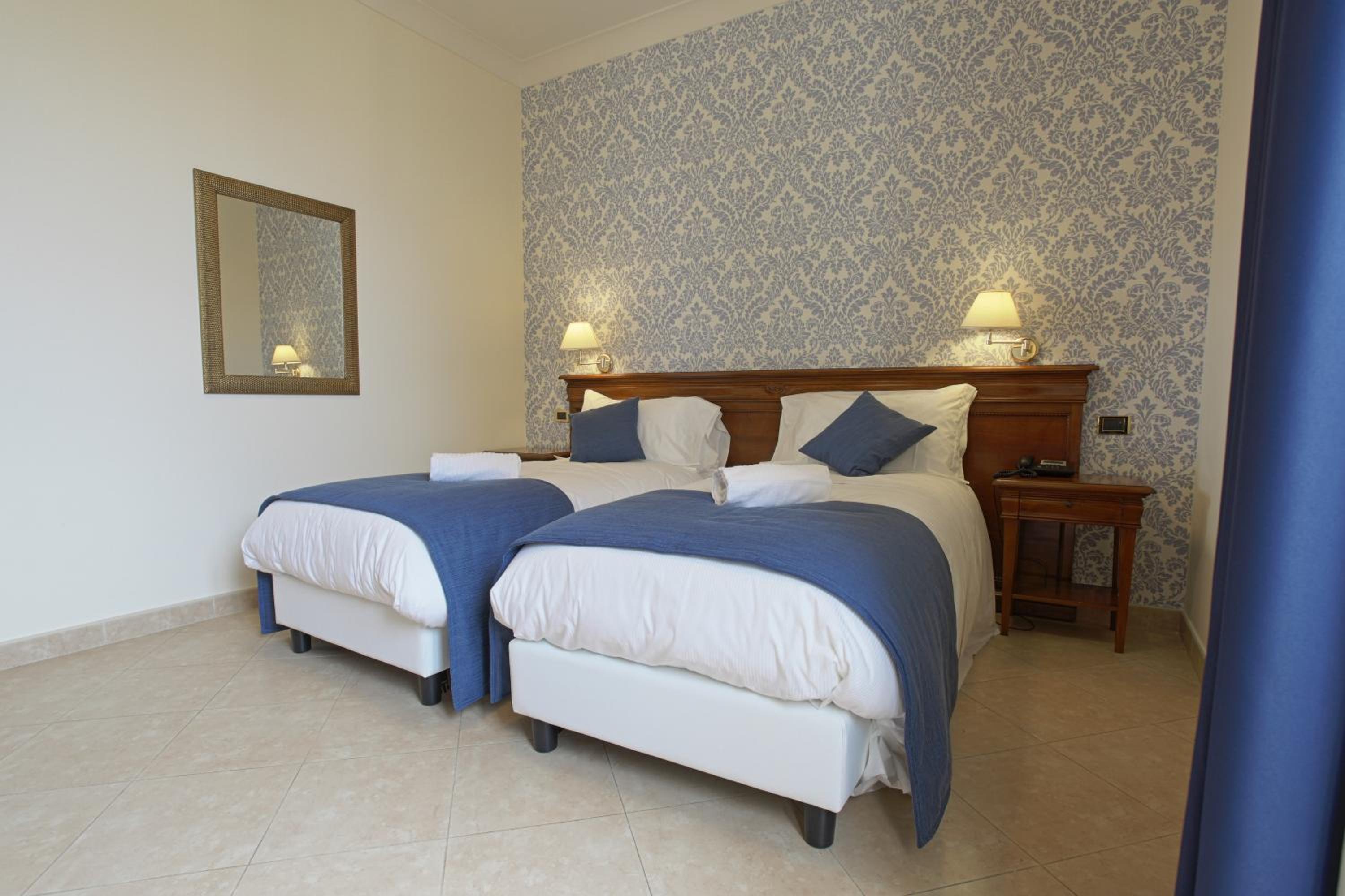 Superior Double or Twin Room - Photo 7
