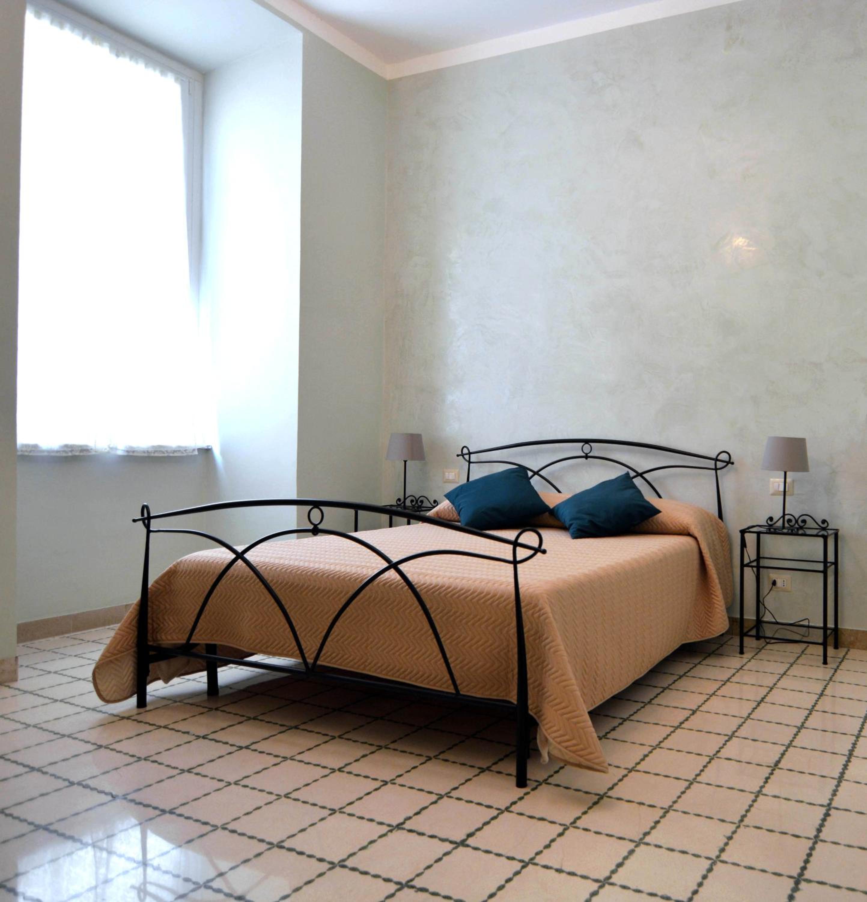 Deluxe Room (2 Adults + 1 Child) - Photo 9