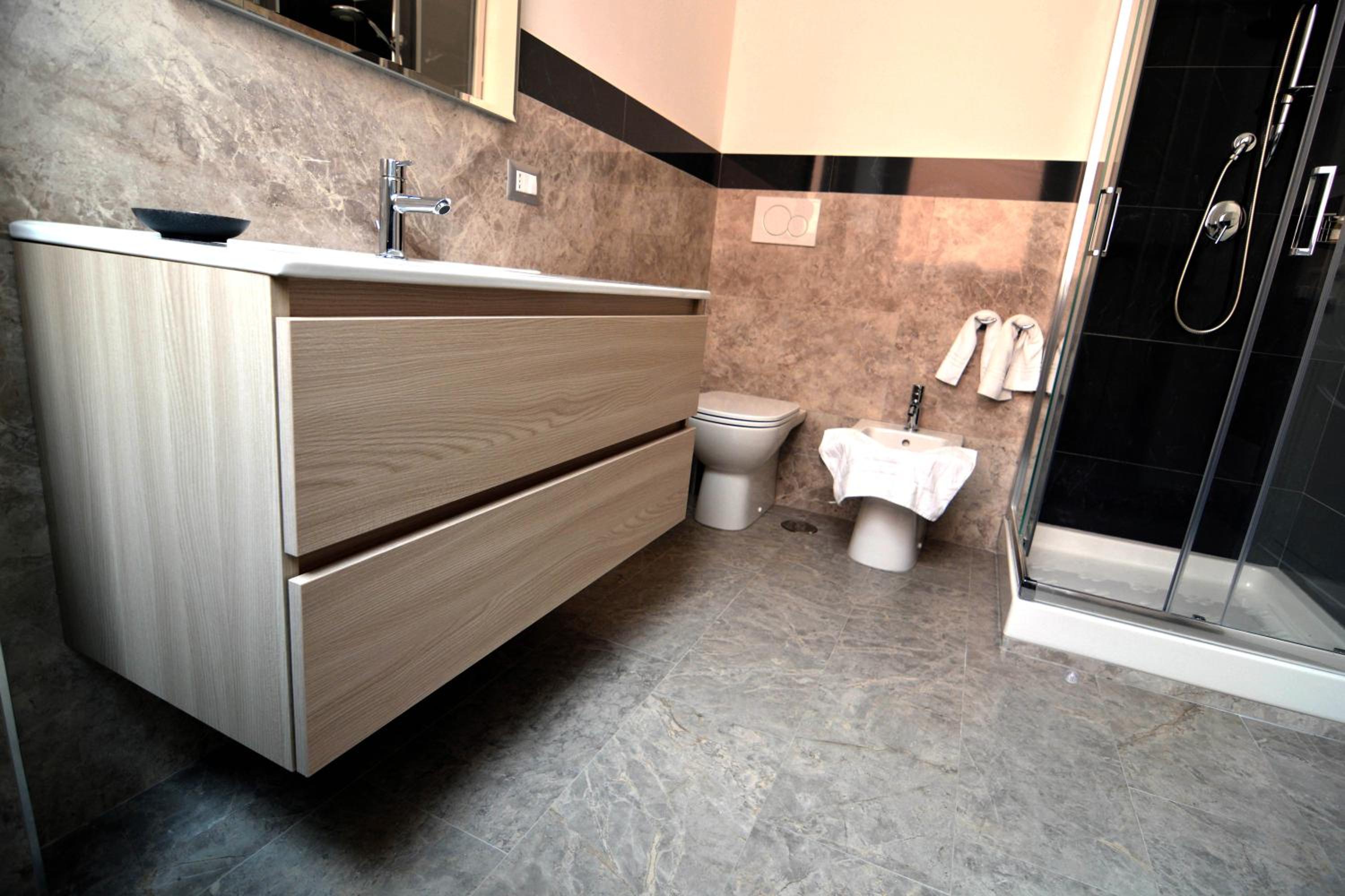 Deluxe Family Suite - Photo 7