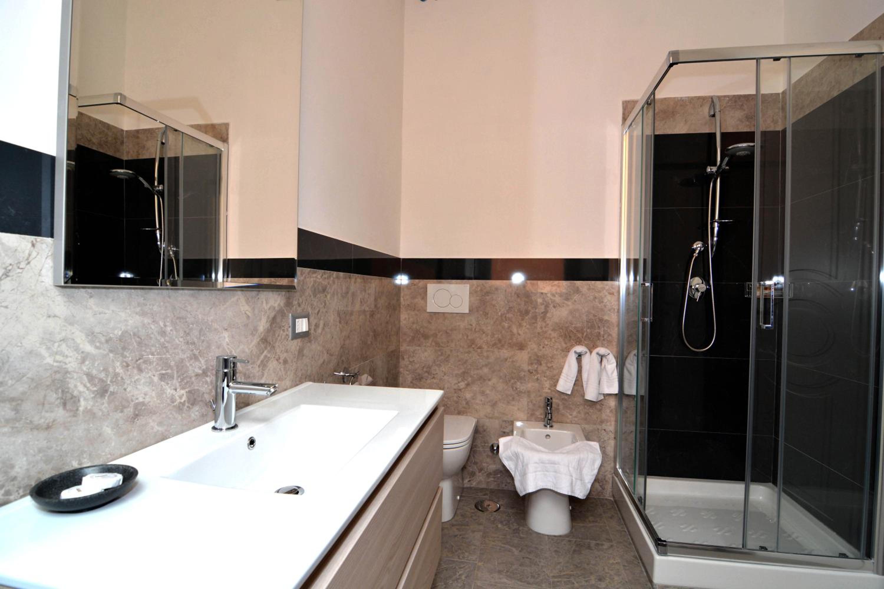 Deluxe Family Suite - Photo 6