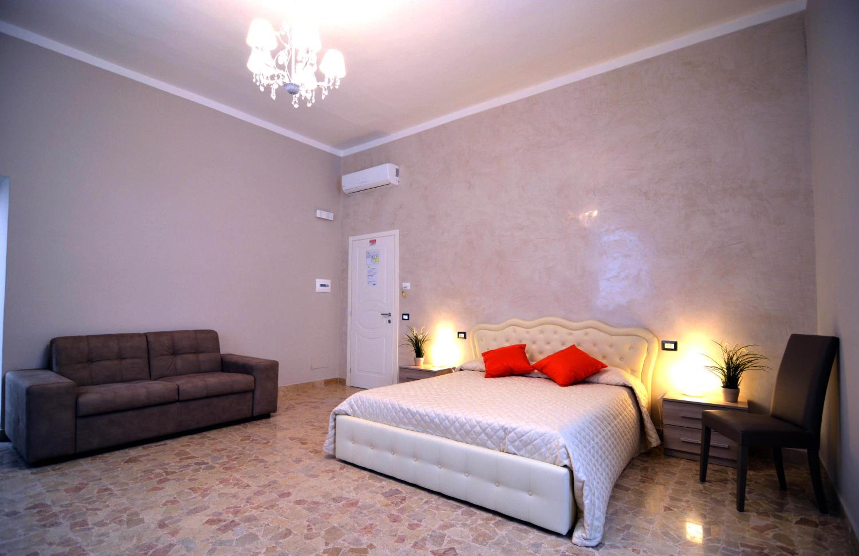 Deluxe Family Suite - Photo 5