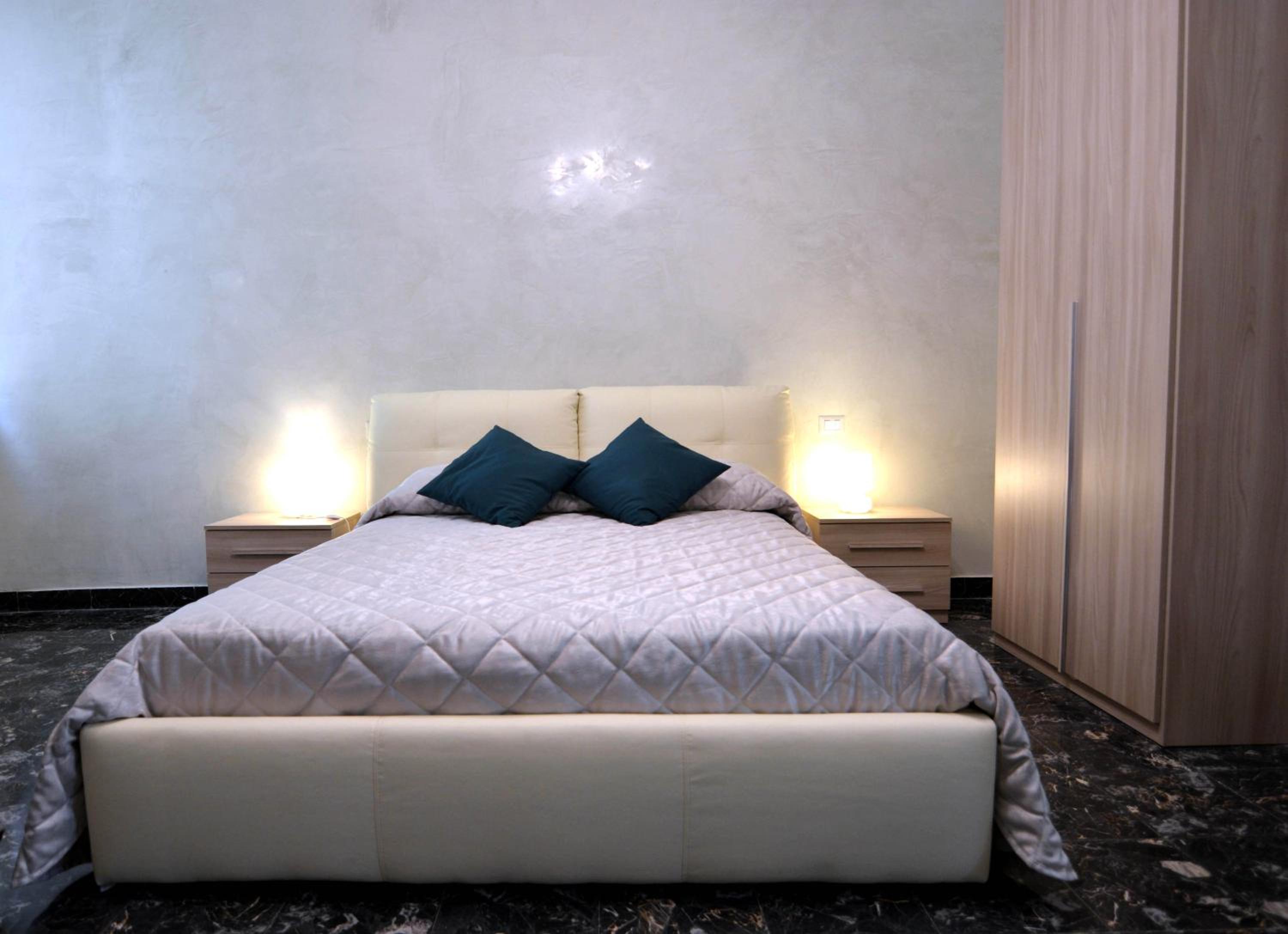 Deluxe Room (2 Adults + 1 Child) - Photo 8