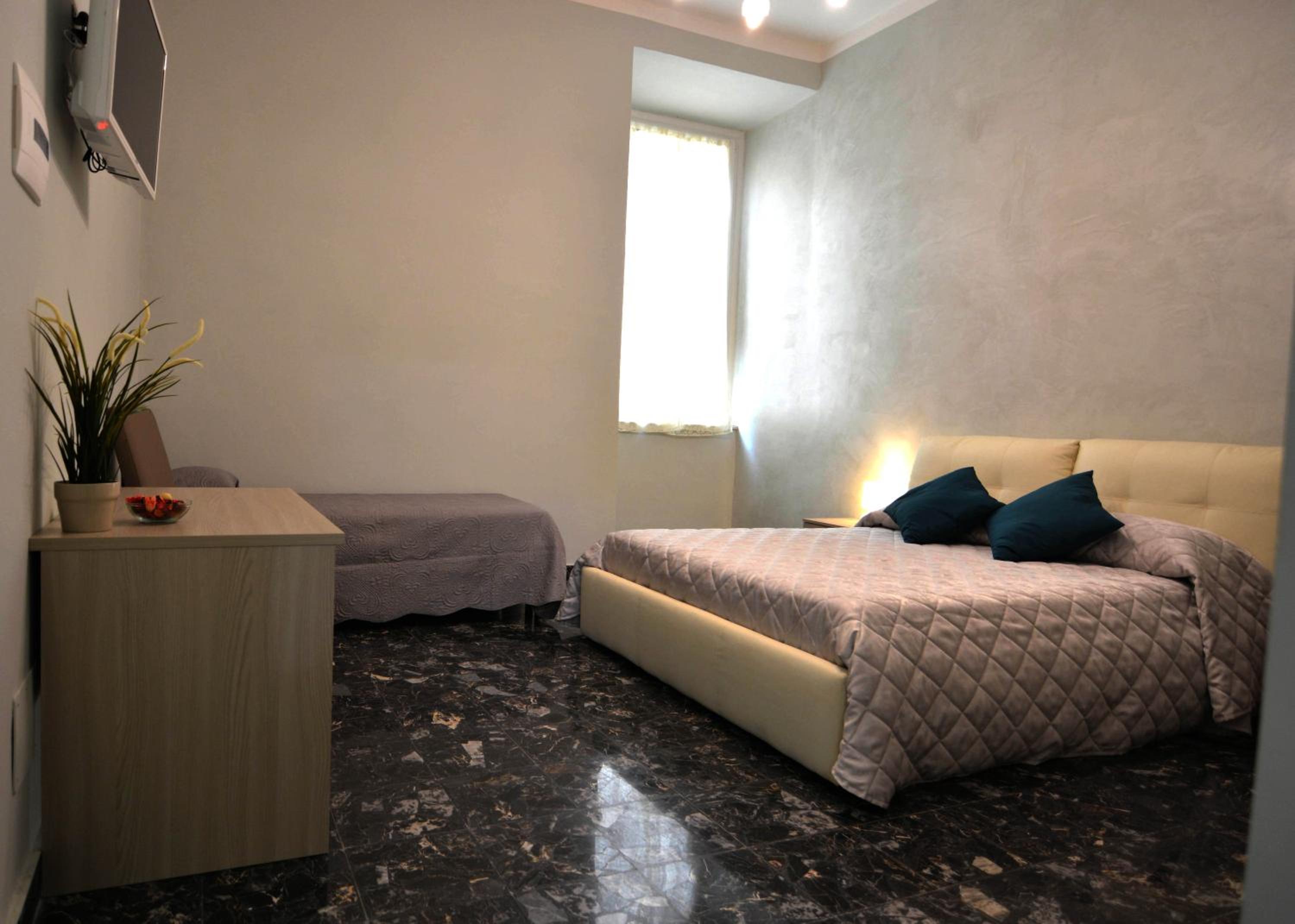 Deluxe Room (2 Adults + 1 Child) - Photo 1