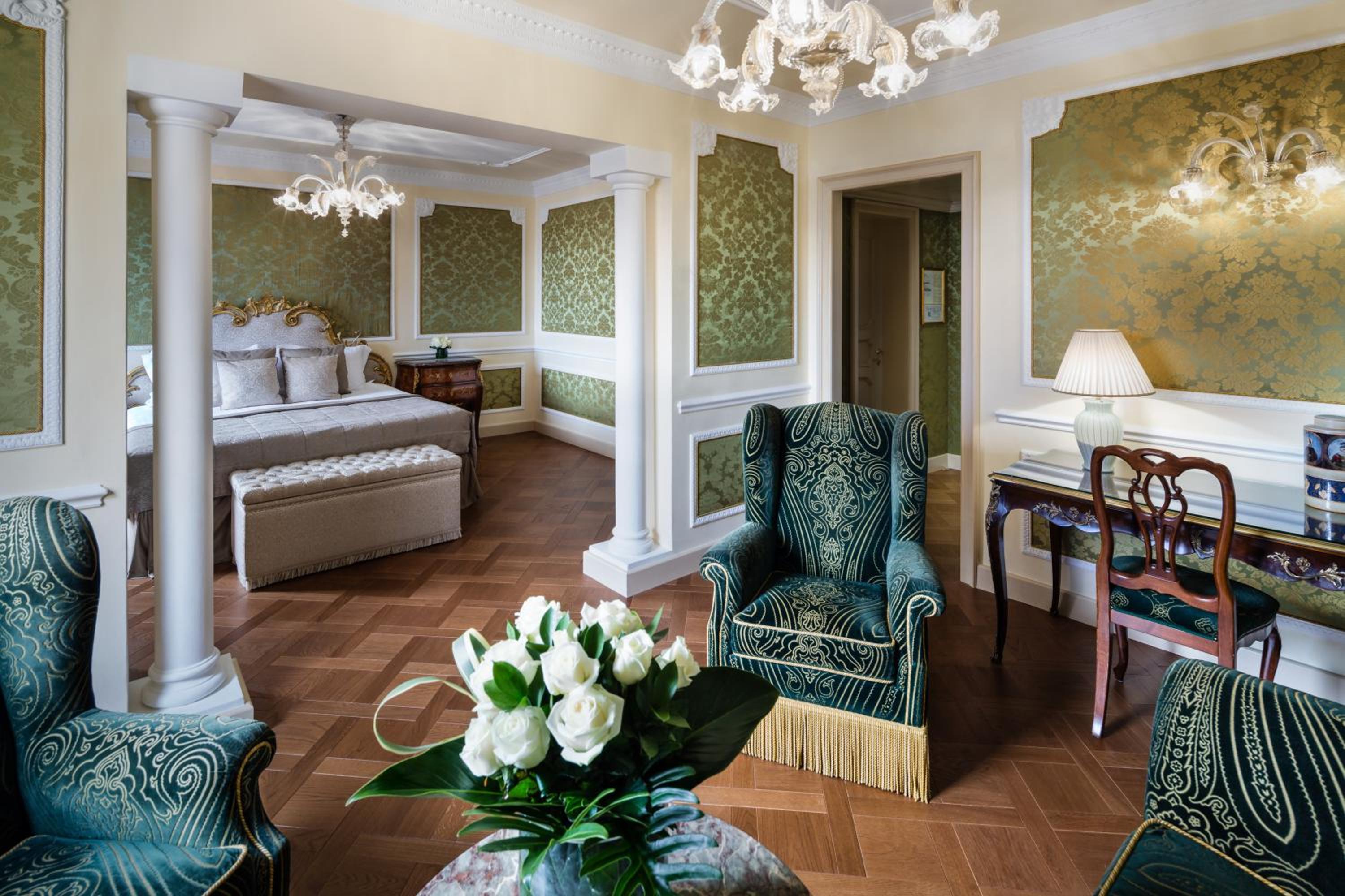 Suite with Lagoon View thumbnail 6