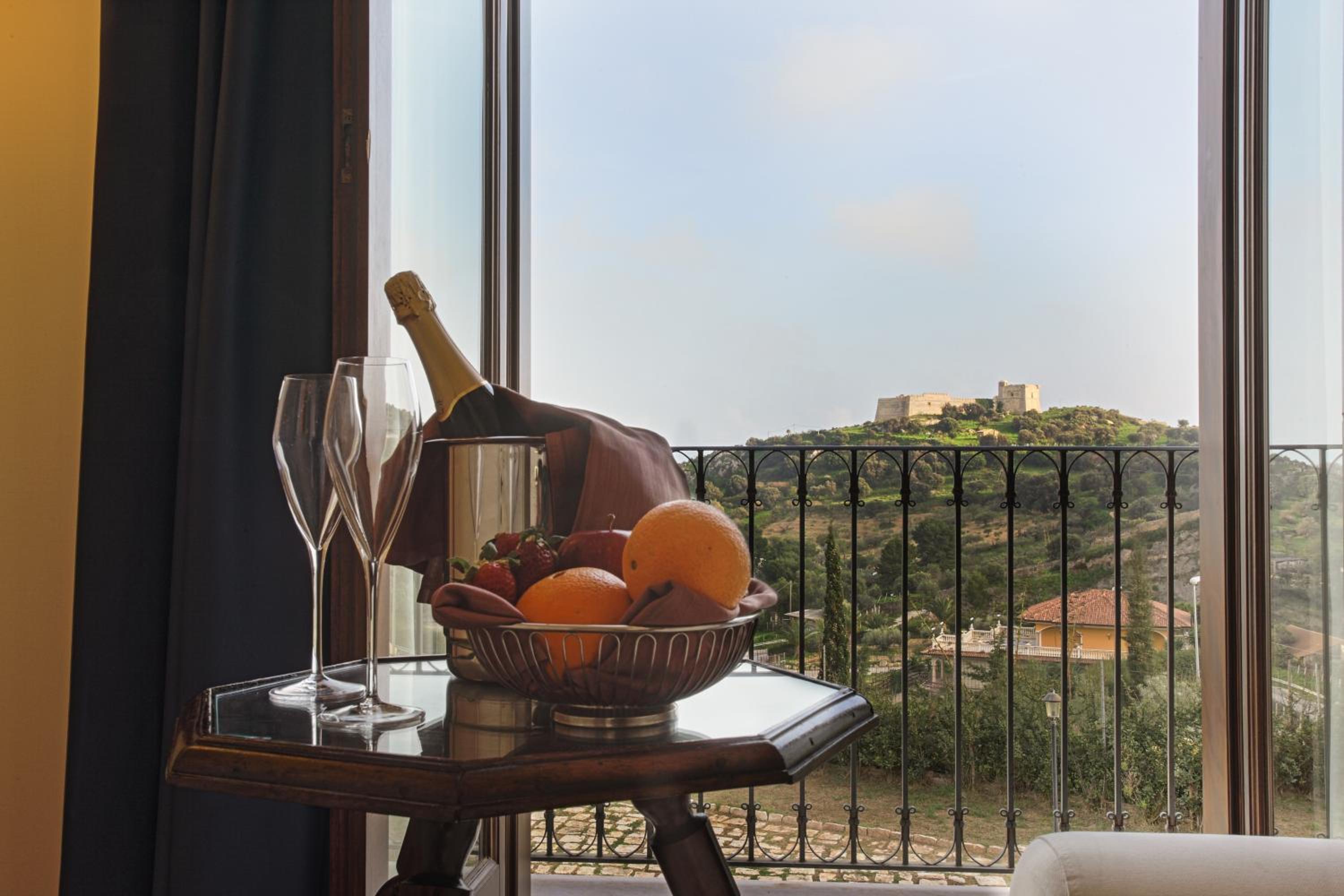 Suite with Sea View - Photo 8