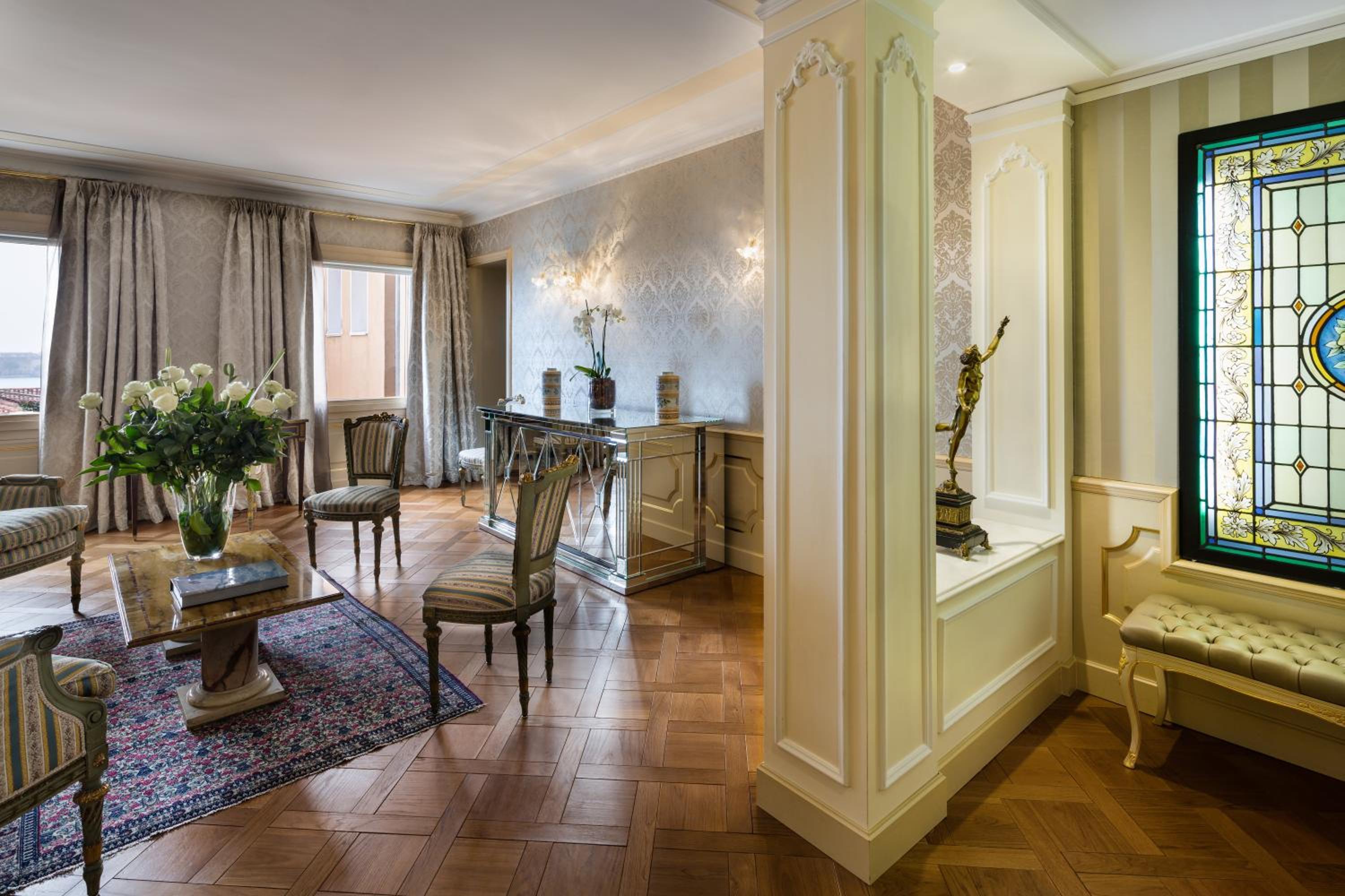 Suite with Lagoon View thumbnail 5