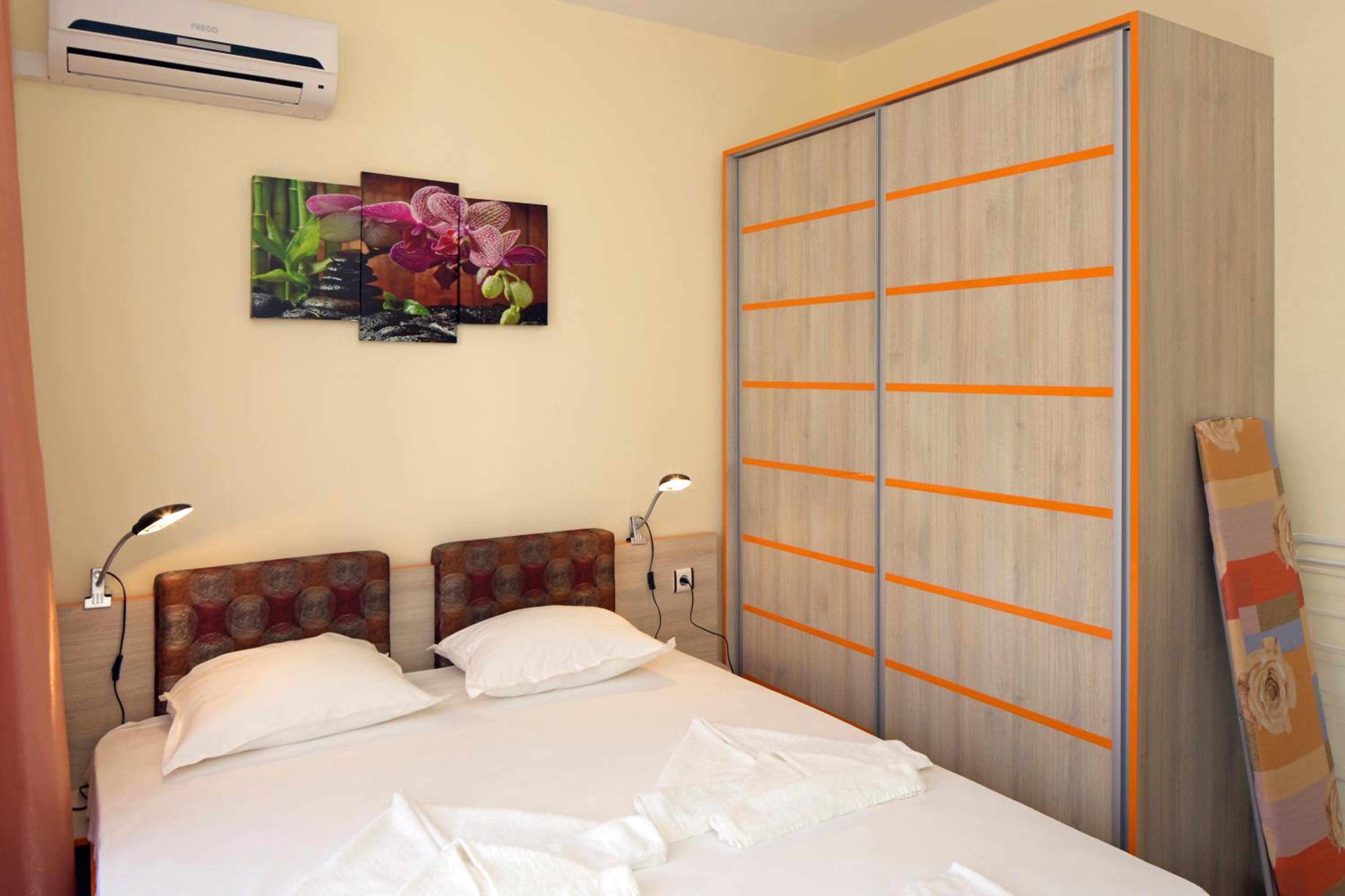 One-Bedroom Apartment with Balcony photo 1