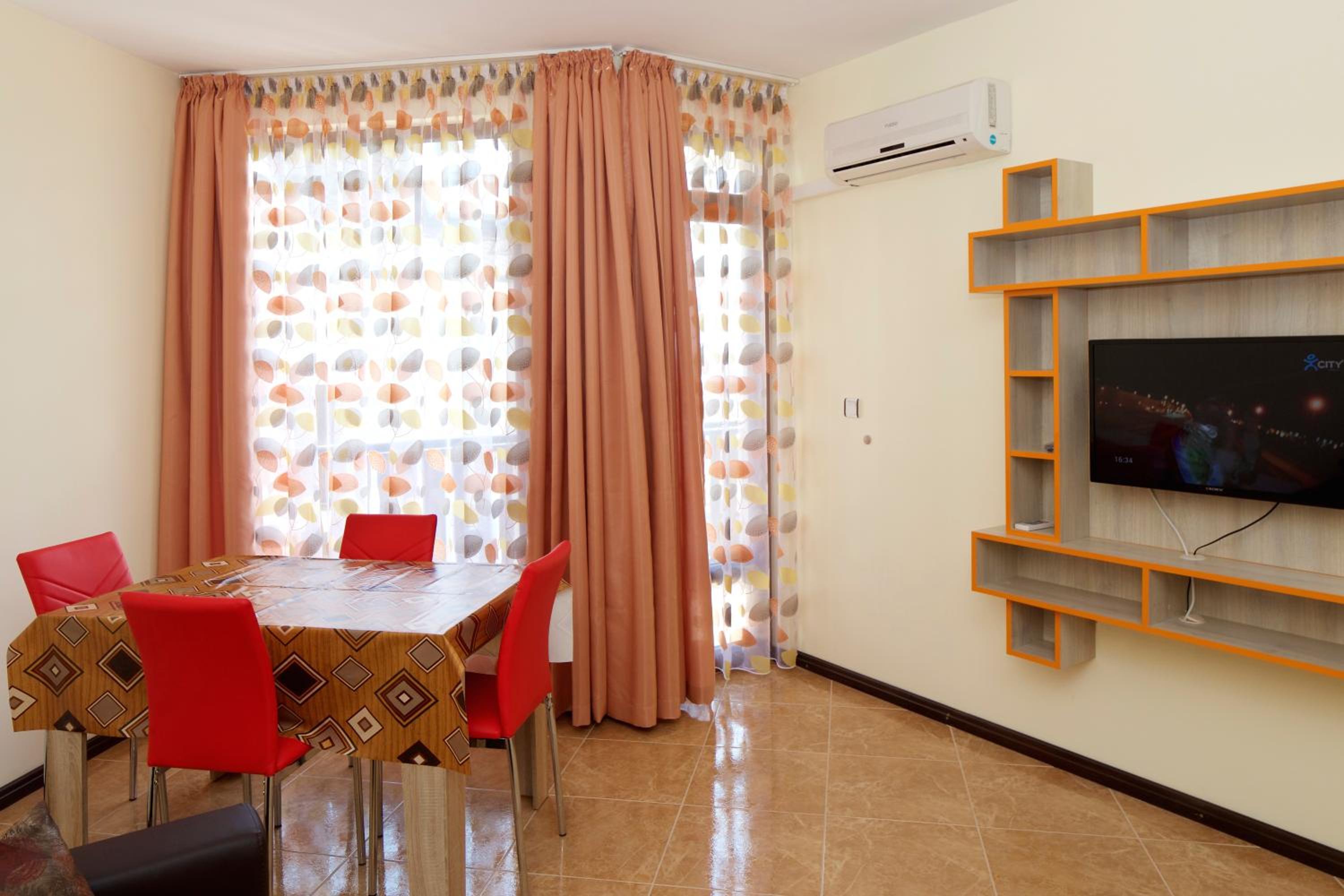 One-Bedroom Apartment with Balcony photo 2