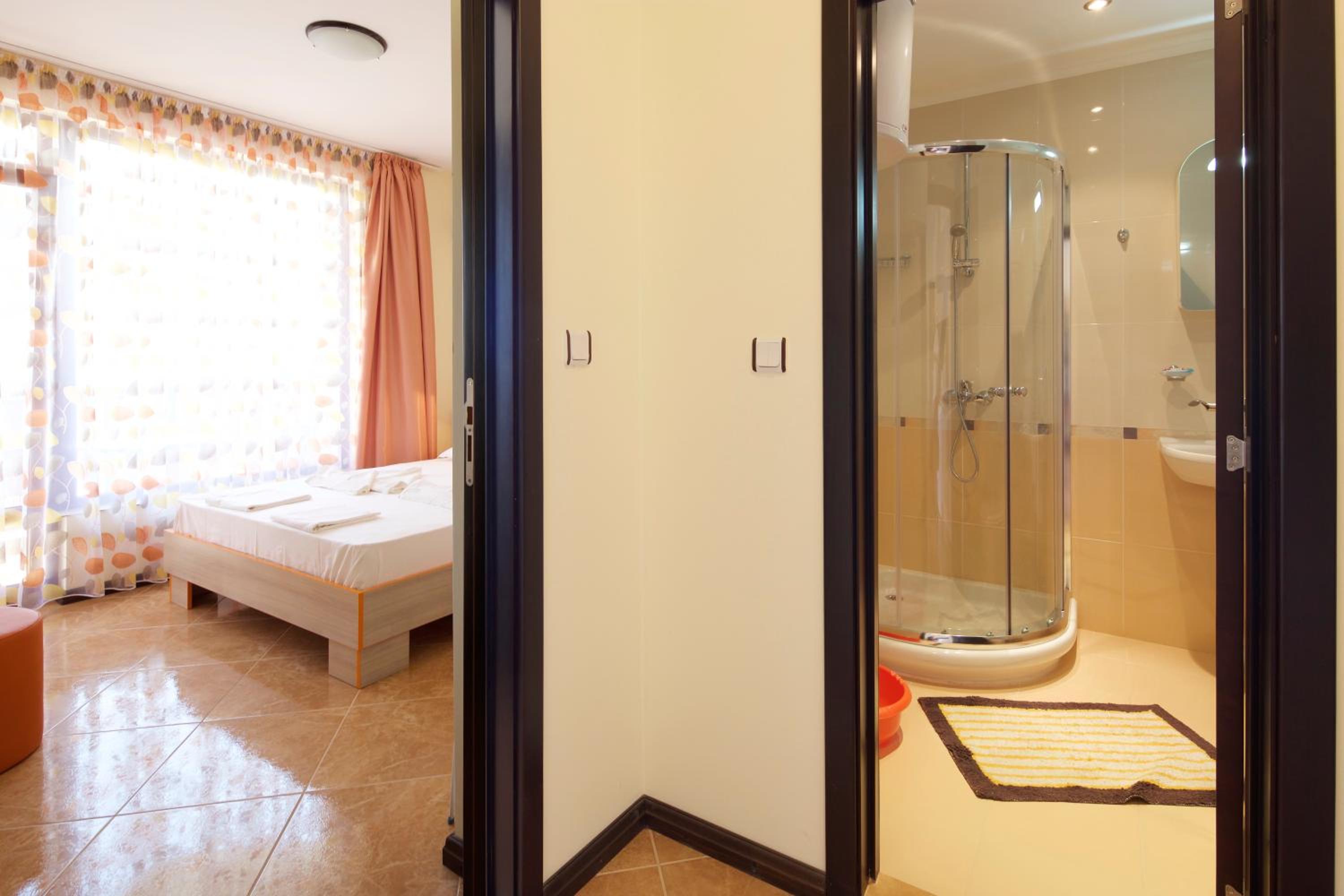 One-Bedroom Apartment with Balcony photo 2