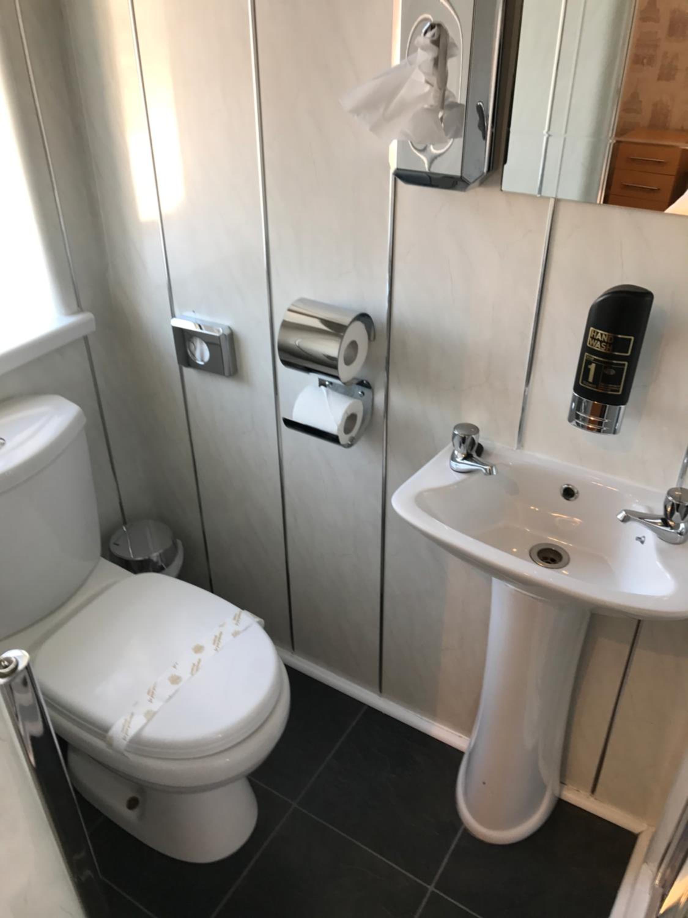 Double Room - Photo 11