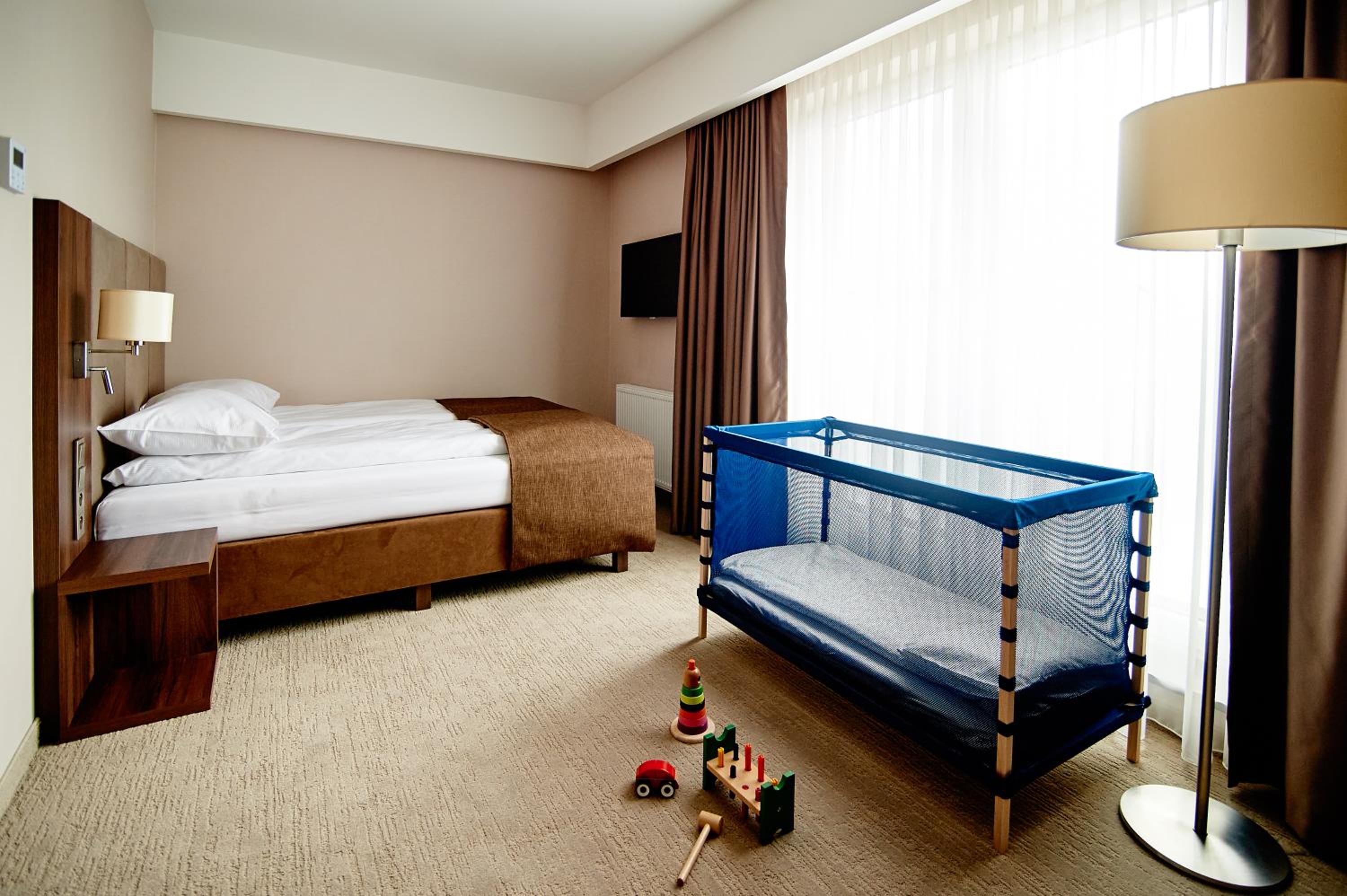 Double or Twin Room with Private Bathroom - Photo 6
