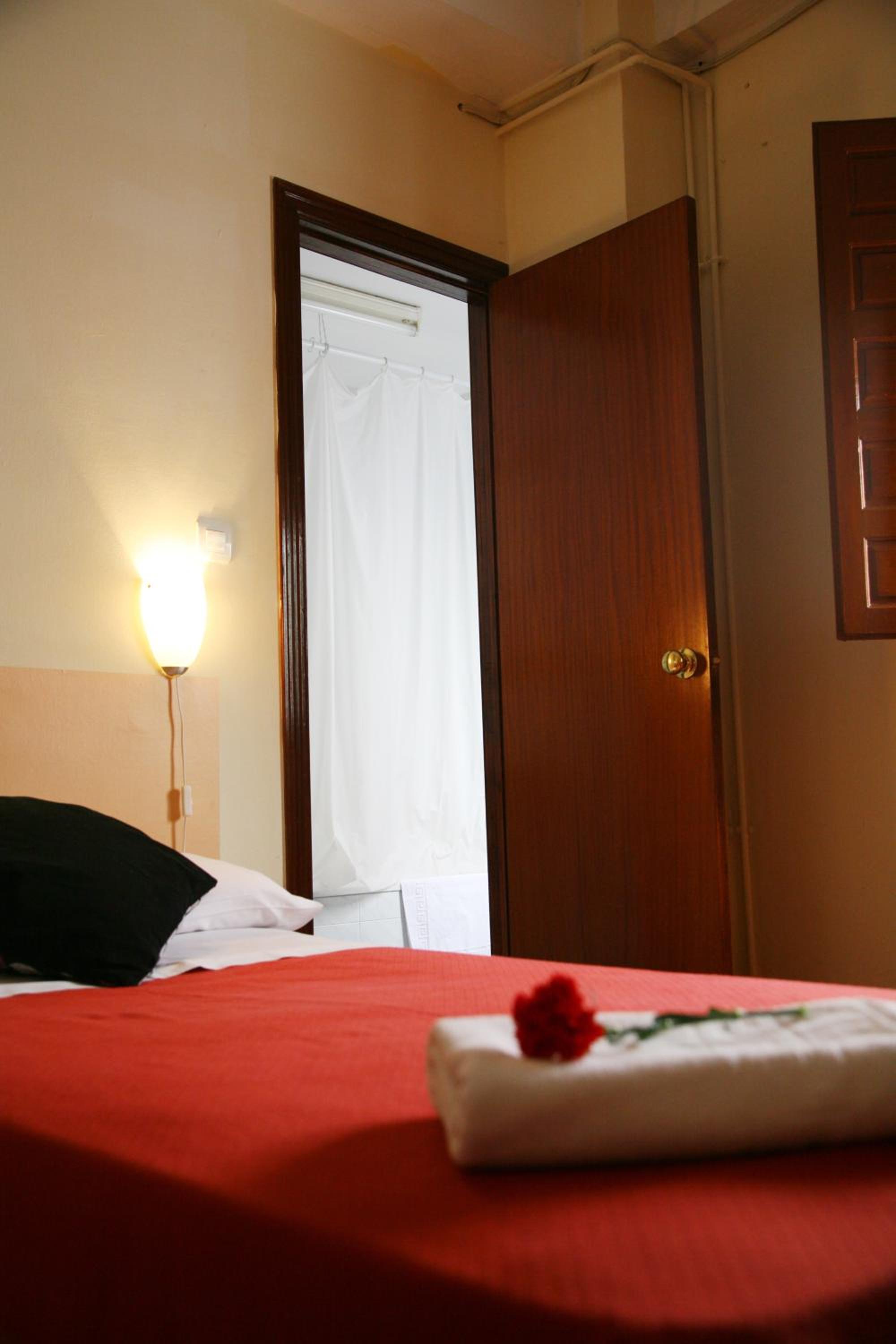 Double Room with Private Bathroom - Photo 1