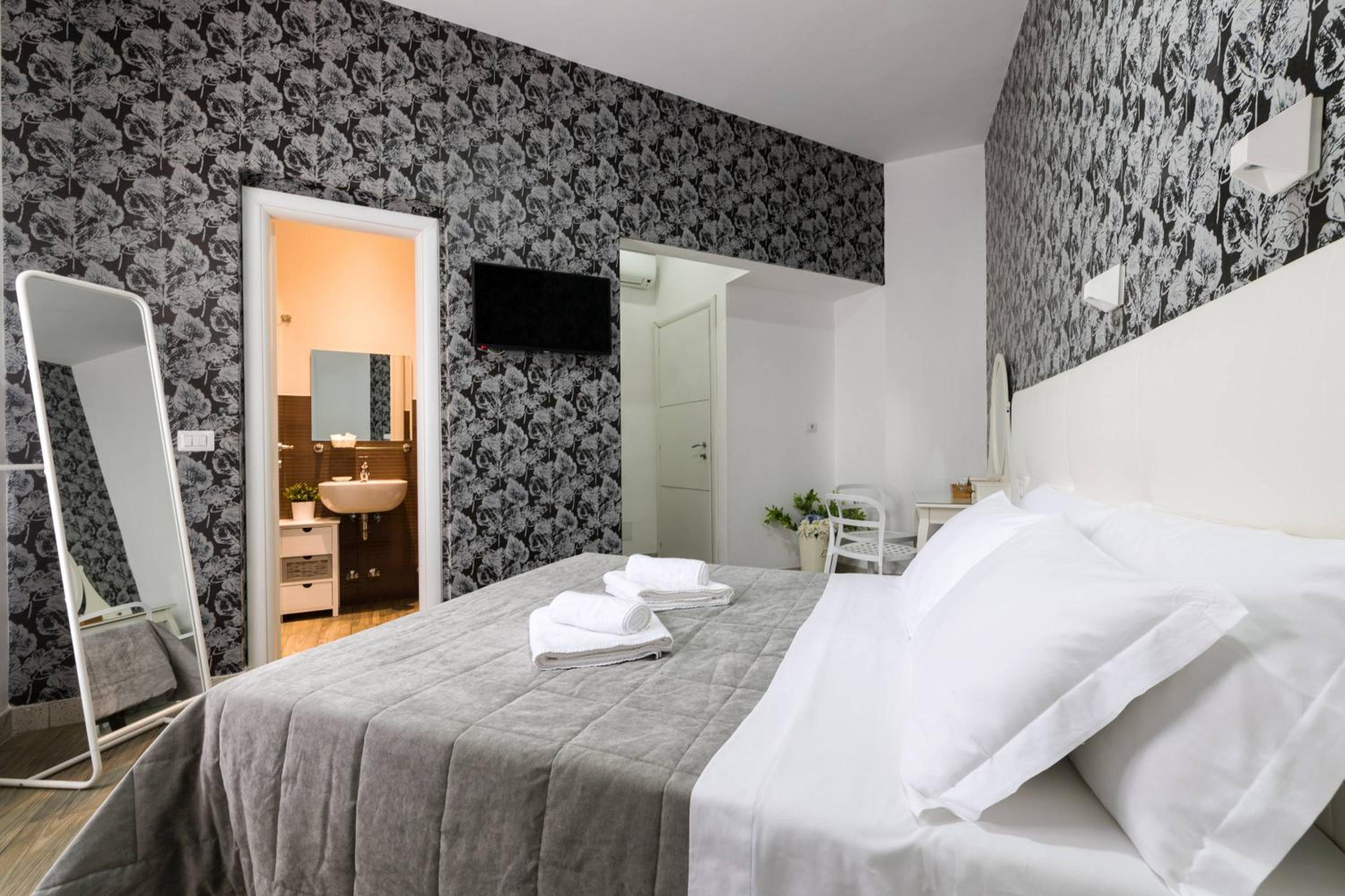 Double or Twin Room photo 2