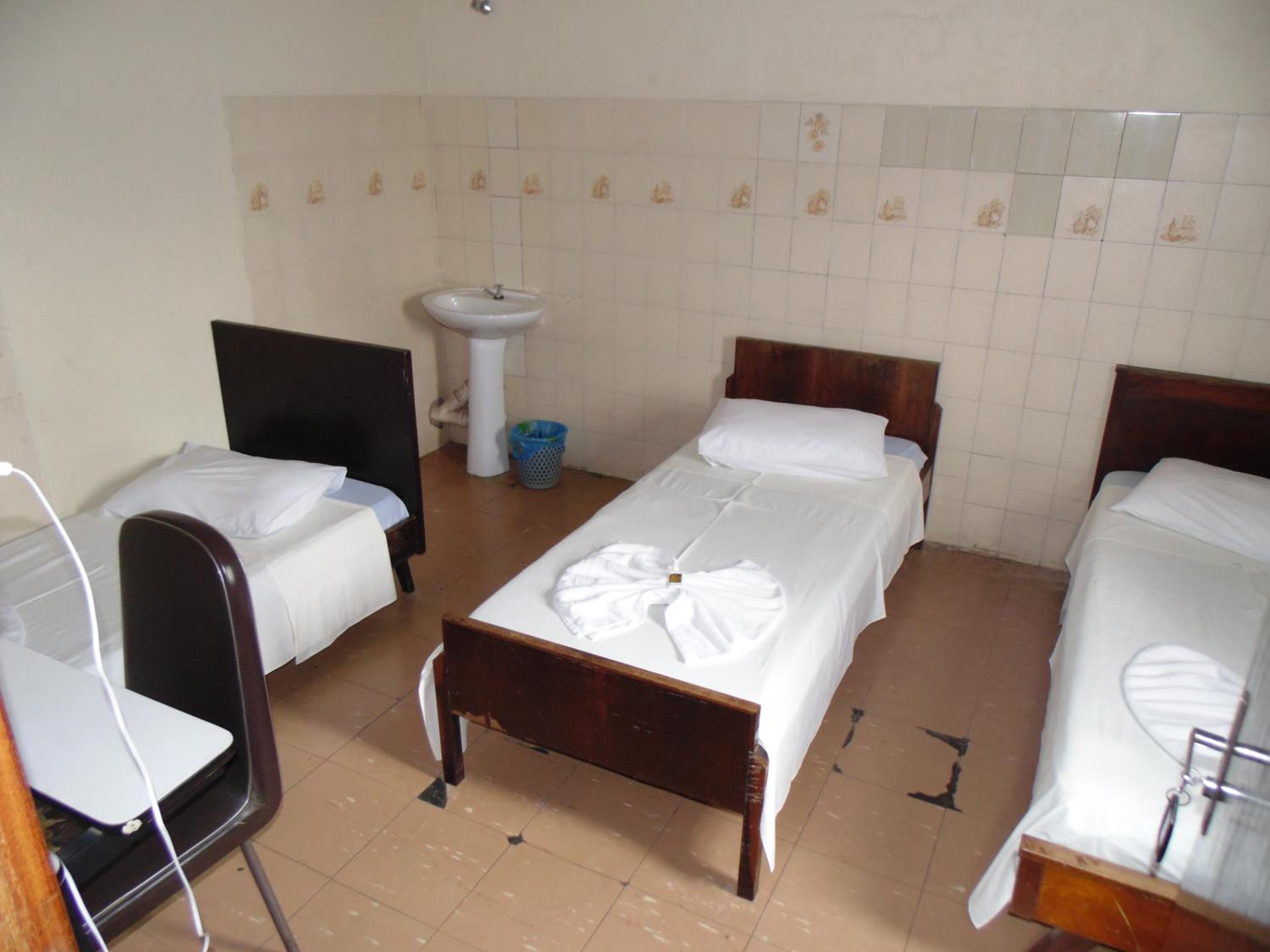 Economy Triple Room With Shared Bathroom photo 1