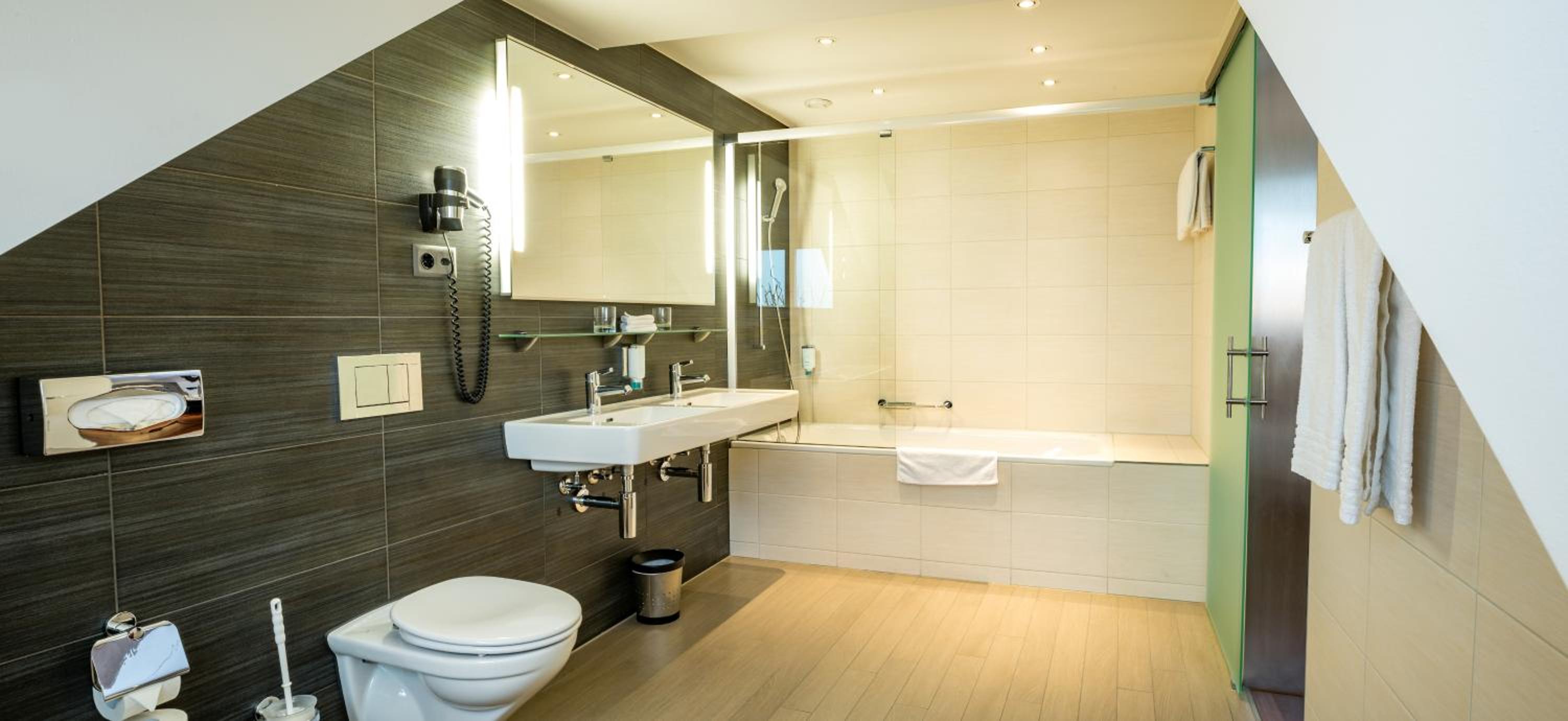 Double Room with Air-Conditioning - Photo 3