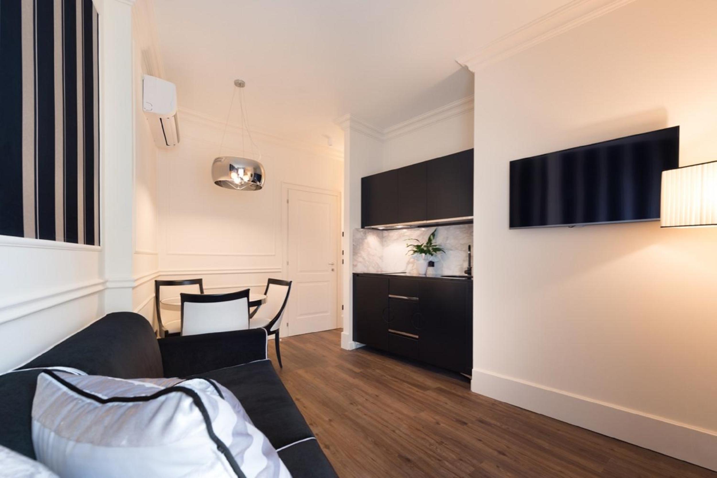 One-Bedroom Apartment (3 Adults) - Separate Building - Photo 7