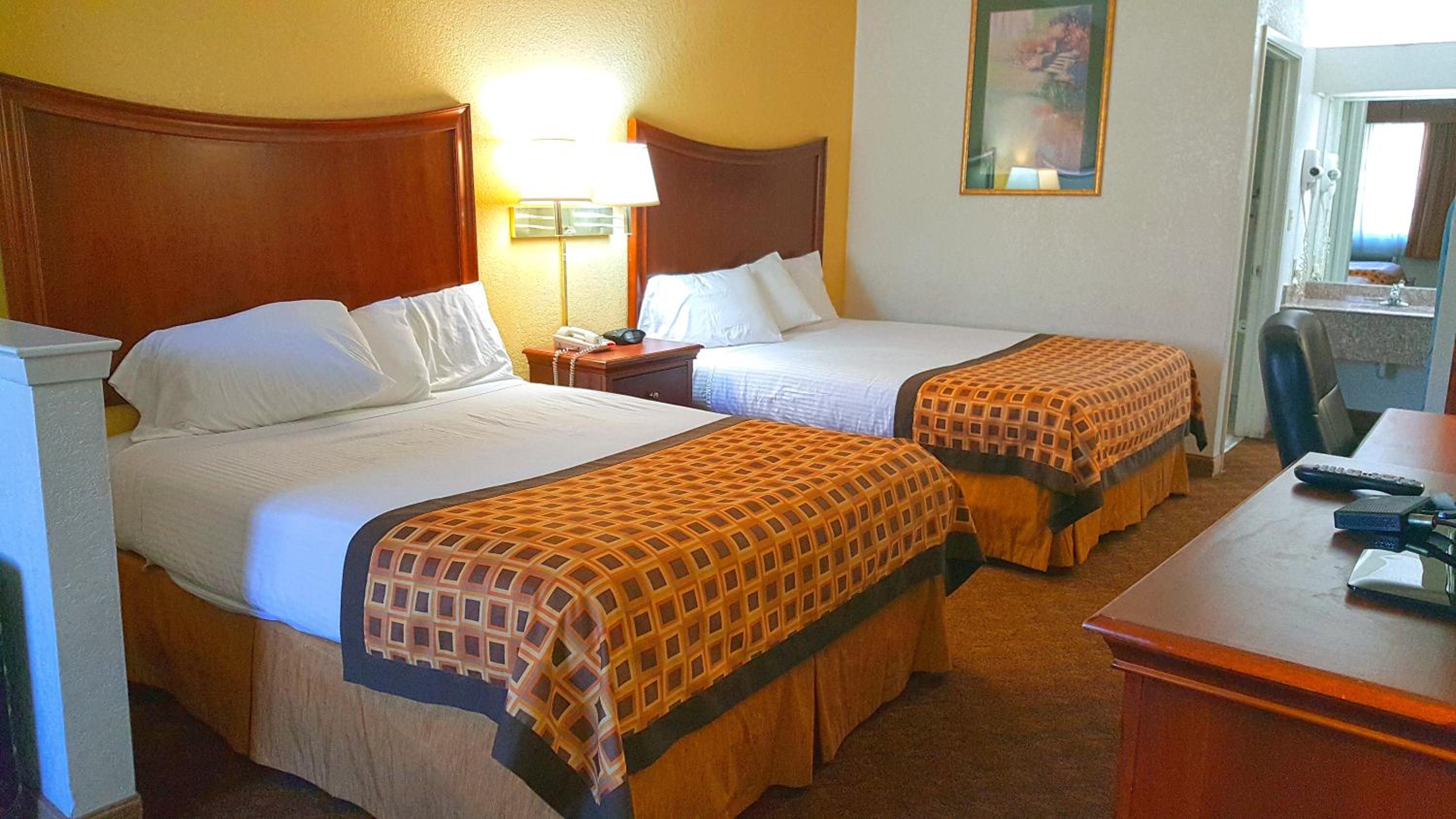 Deluxe Queen Suite - Photo 1