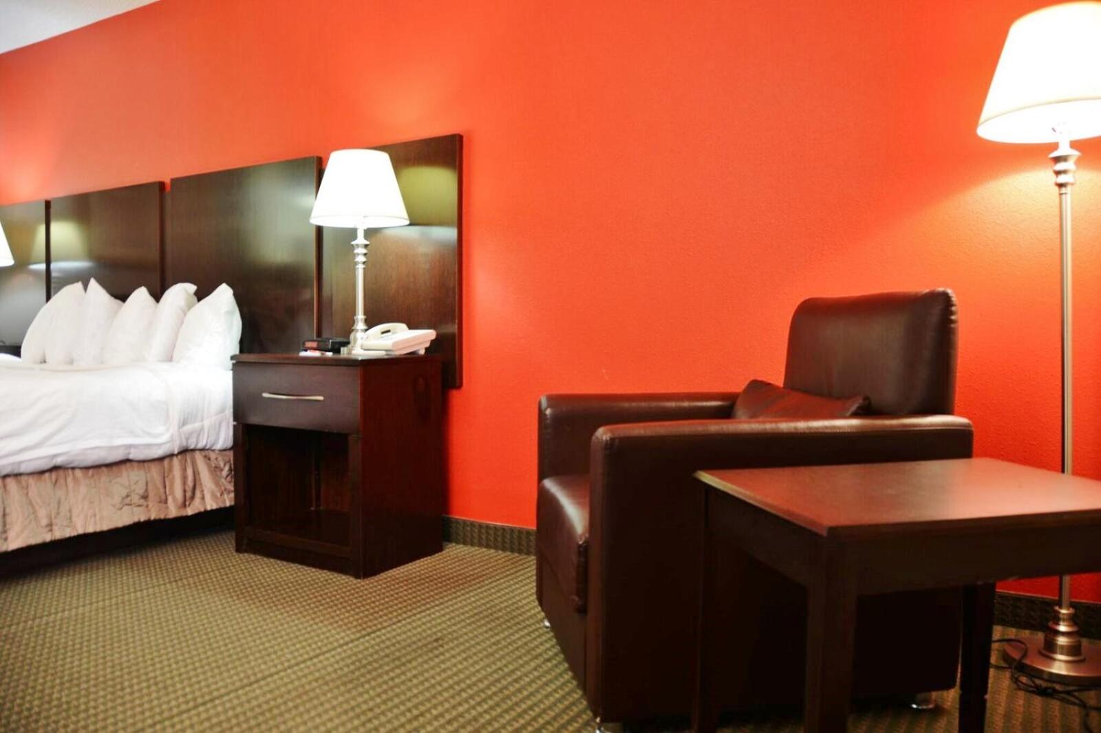 Deluxe King Room - Photo 3