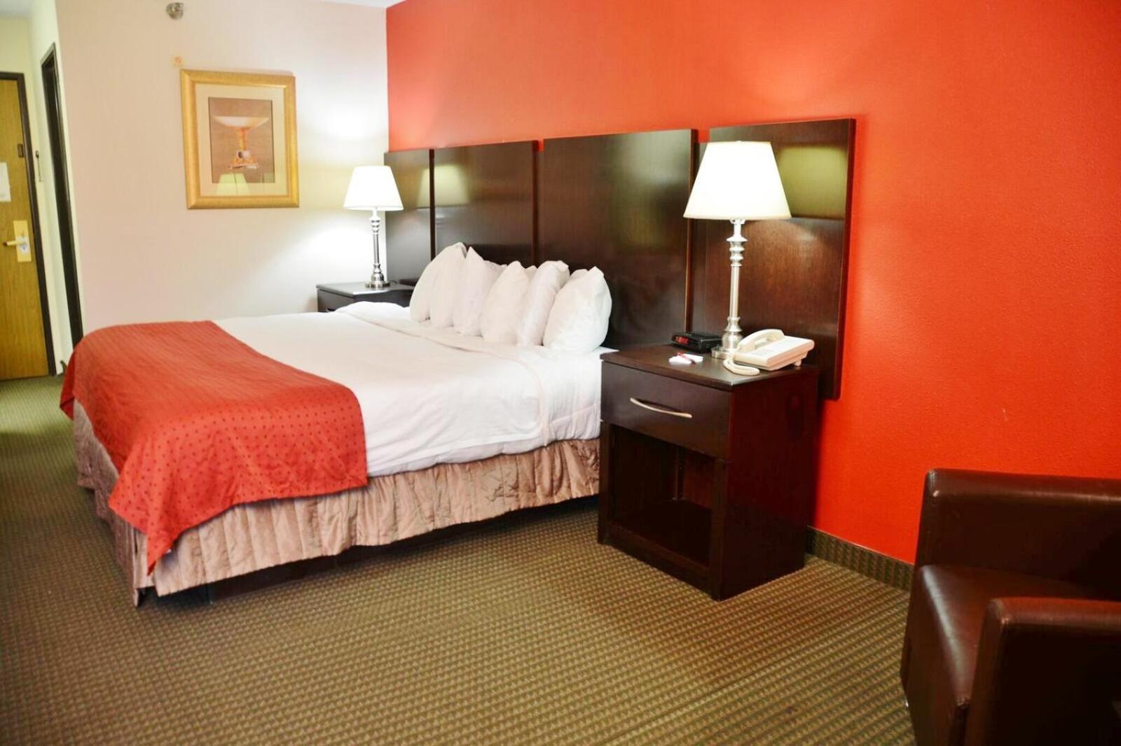 Deluxe King Room - Photo 6
