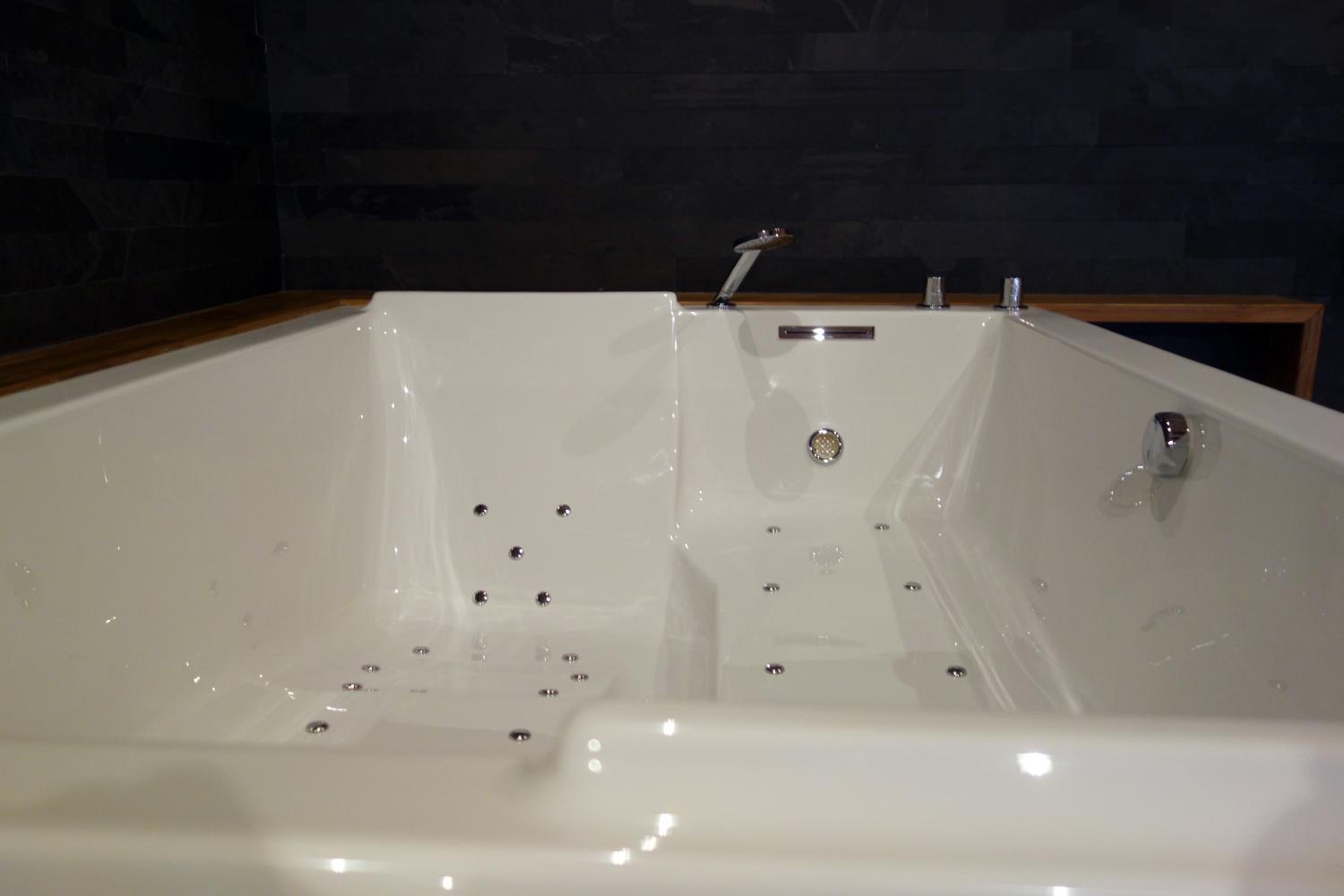 Duplex Apartment with Jacuzzi - Photo 30