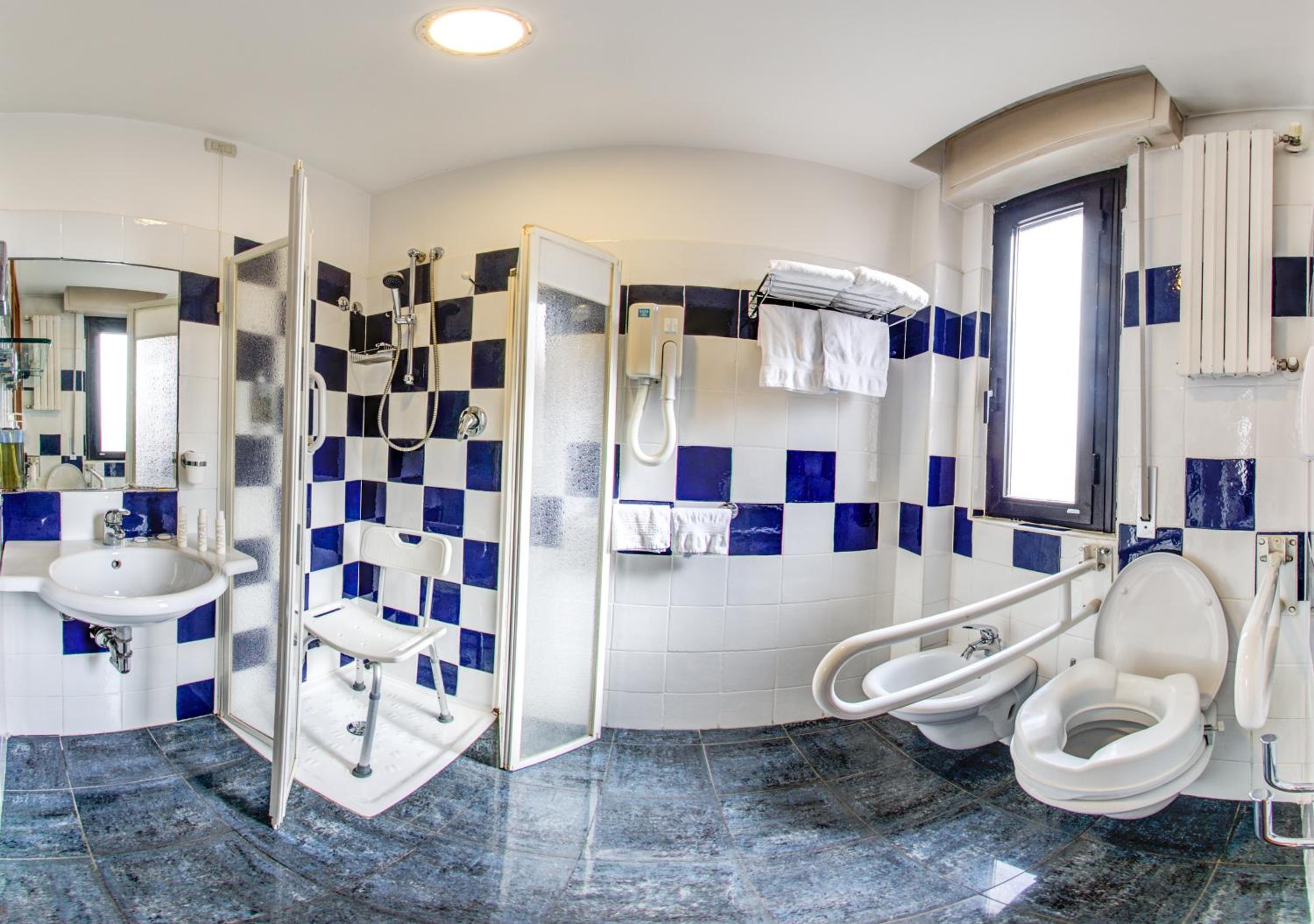Superior Quadruple Room with Balcony  - Photo 8
