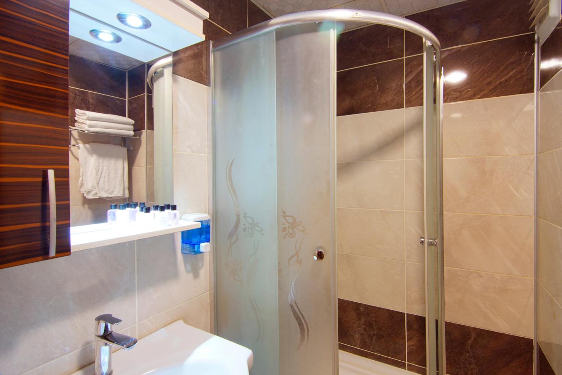 Quadruple Room with Bathroom photo 3