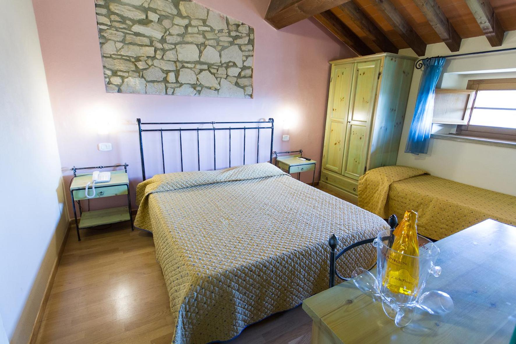 Double Room with Extra Bed - Photo 3