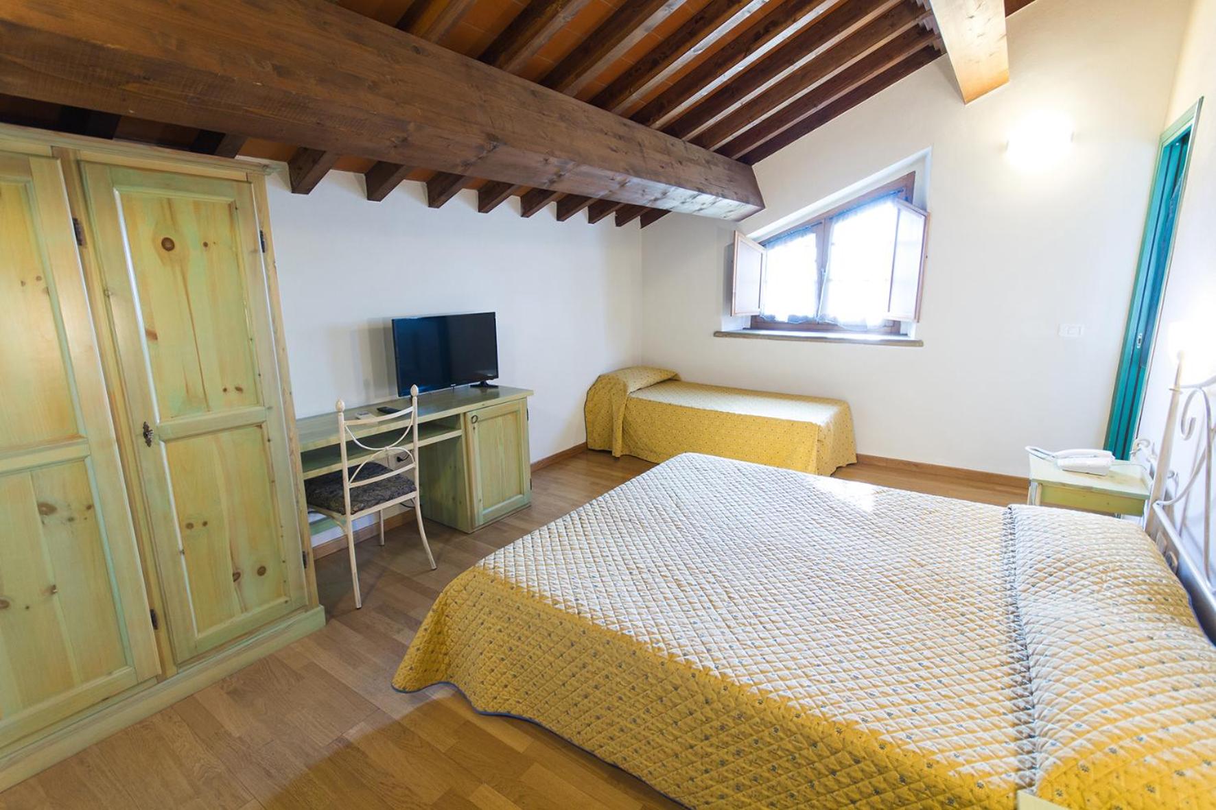 Double Room with Extra Bed - Photo 2