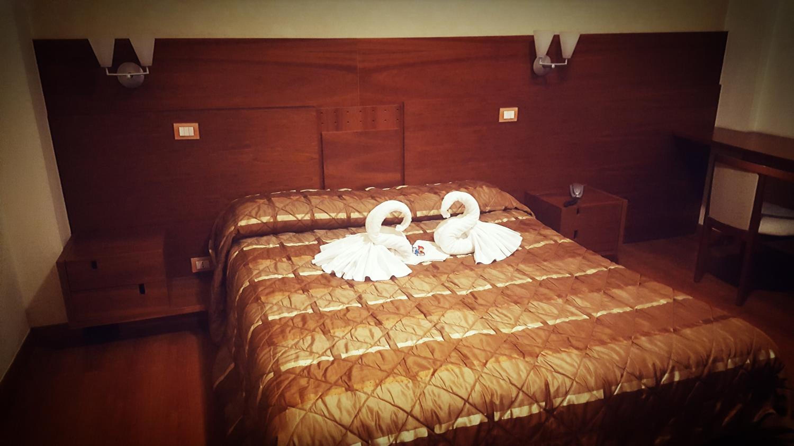 Double or Twin Room - Photo 5