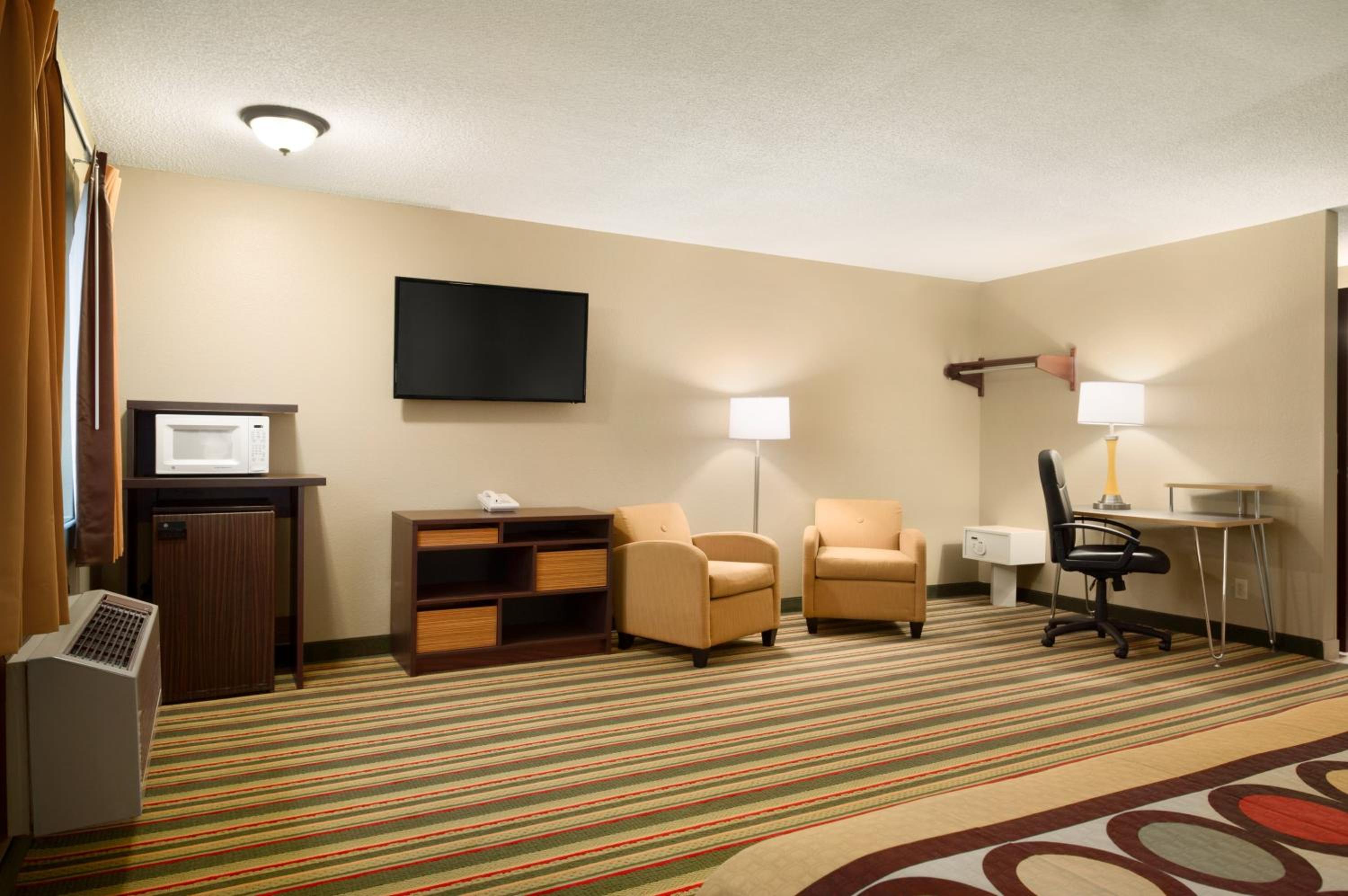 King Suite - Non-Smoking - Photo 2